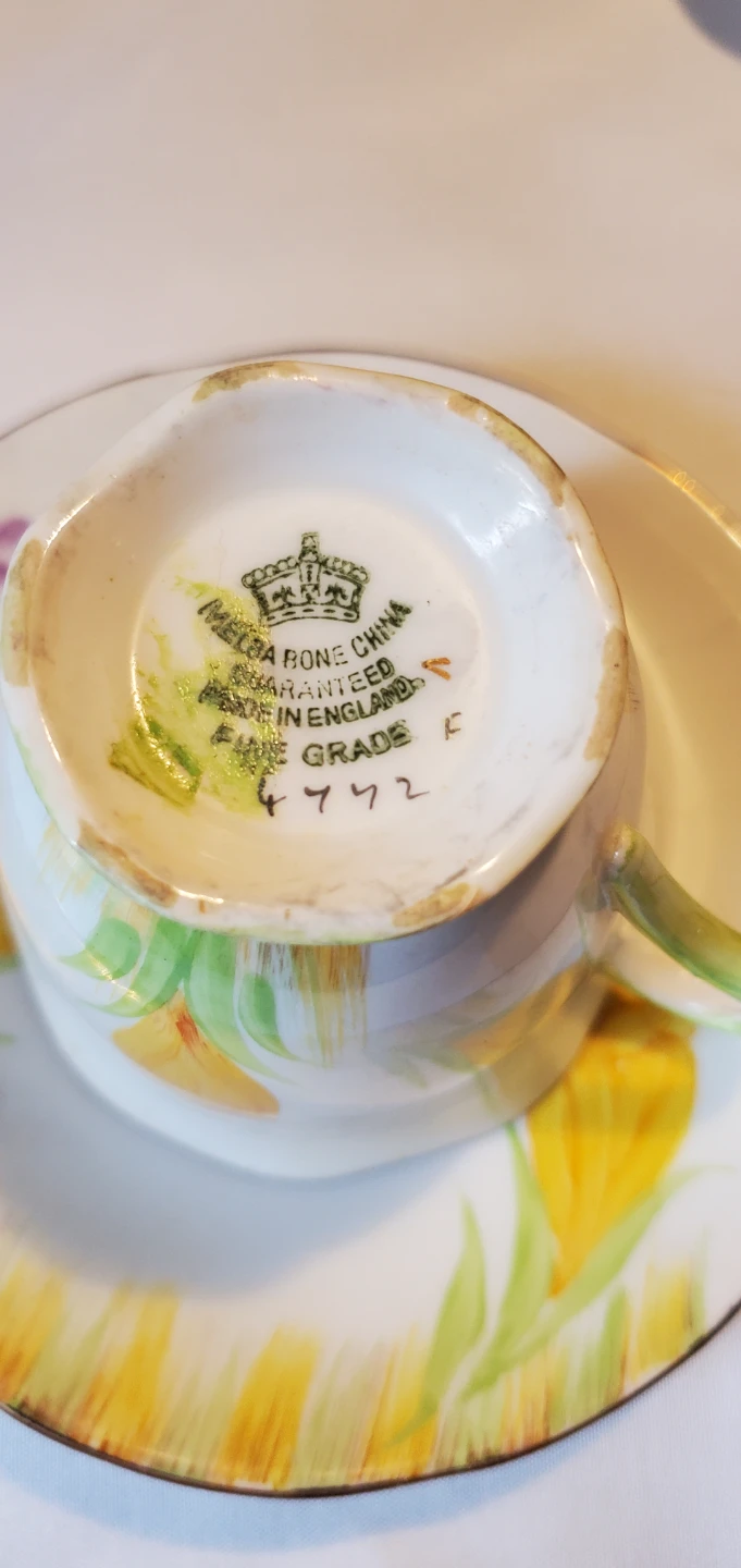 Royal Crown China Tea Cup and Saucer Set - photo 4