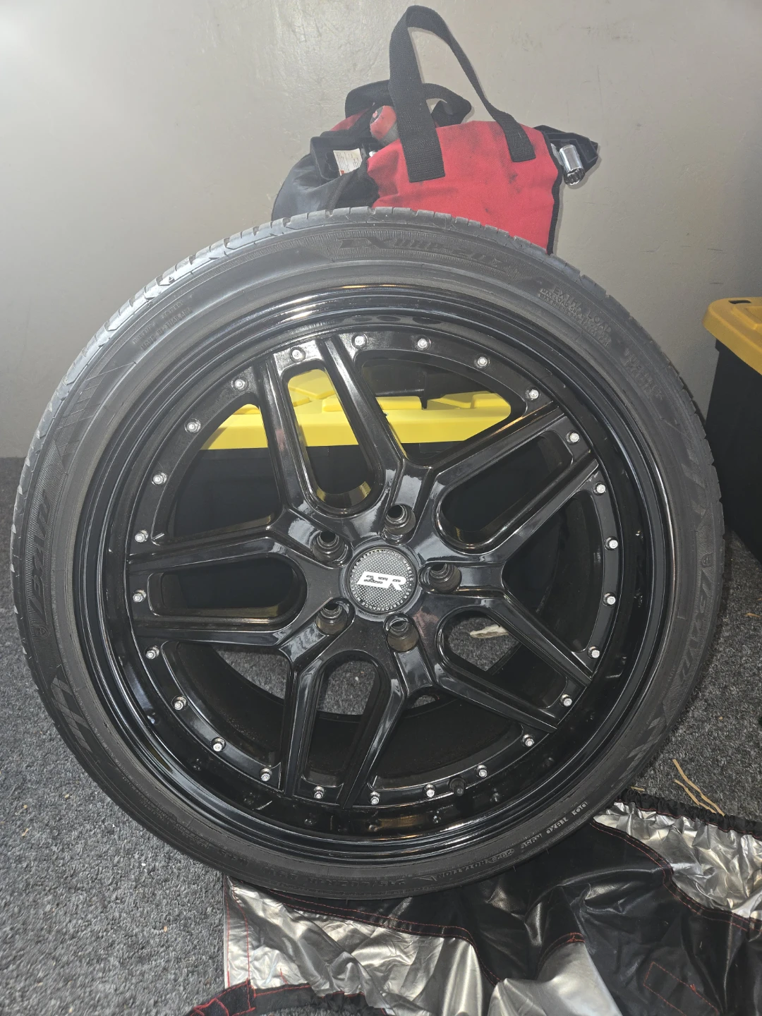 ESR SR01 Gloss Black 18" Wheel - photo 2