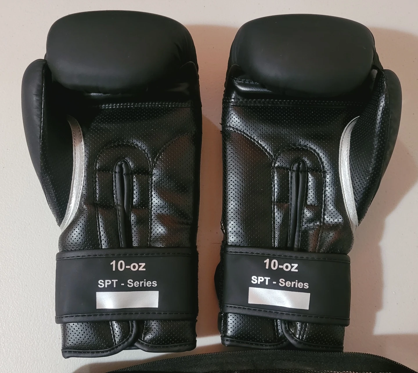 IBF 10oz Boxing Gloves (LIKE NEW) - photo 2