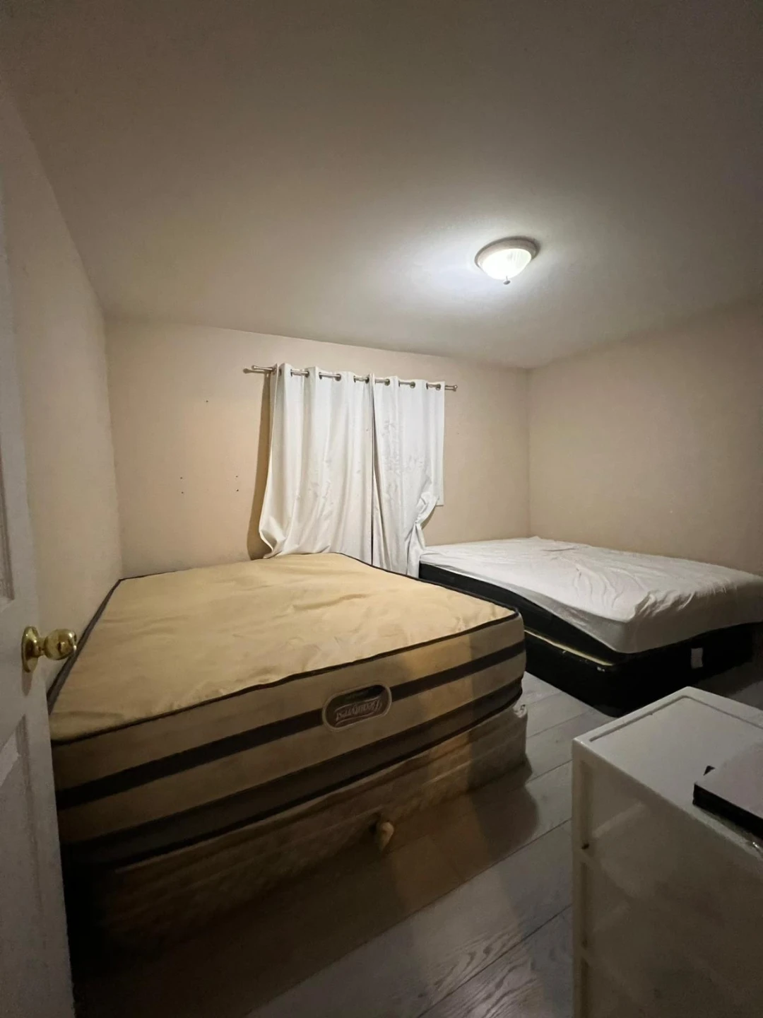 Clean Room for Rent - photo 2