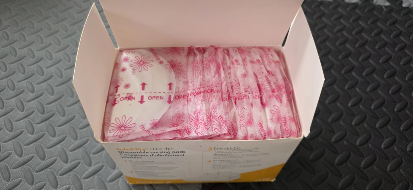 Medela Safe & Dry Ultra Thin Disposable Nursing Pads - 120 Count - photo 2