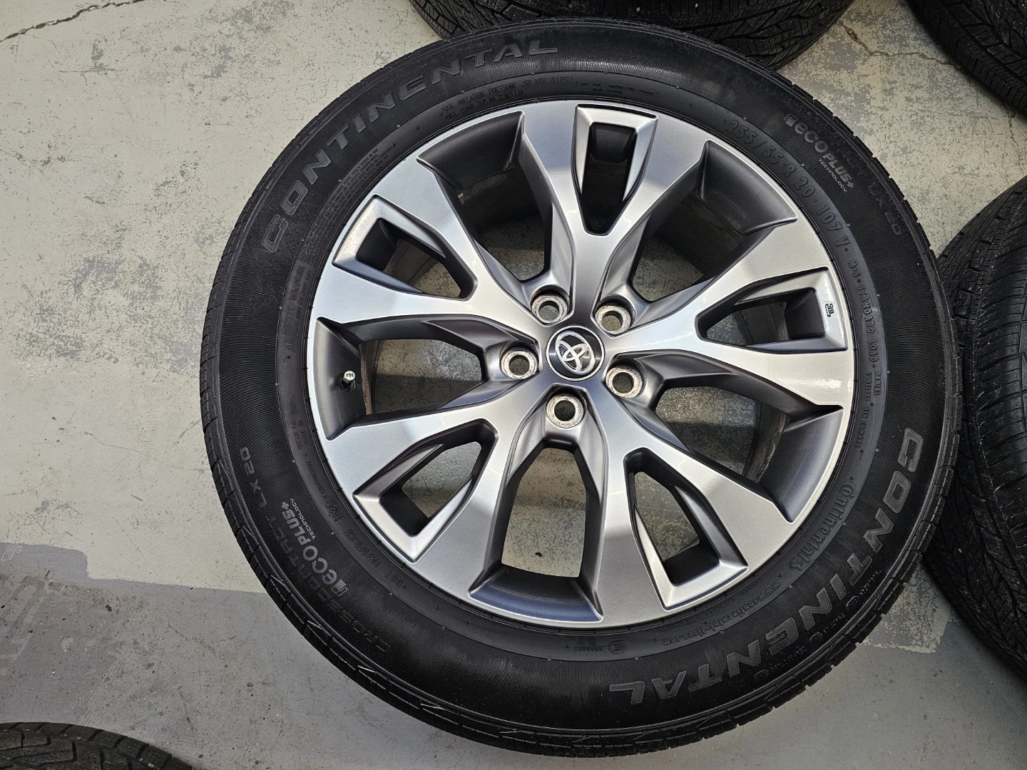 TOYOTA GRAND HIGHLANDER O.E.M RIMS AND ALL SEASON TIRES