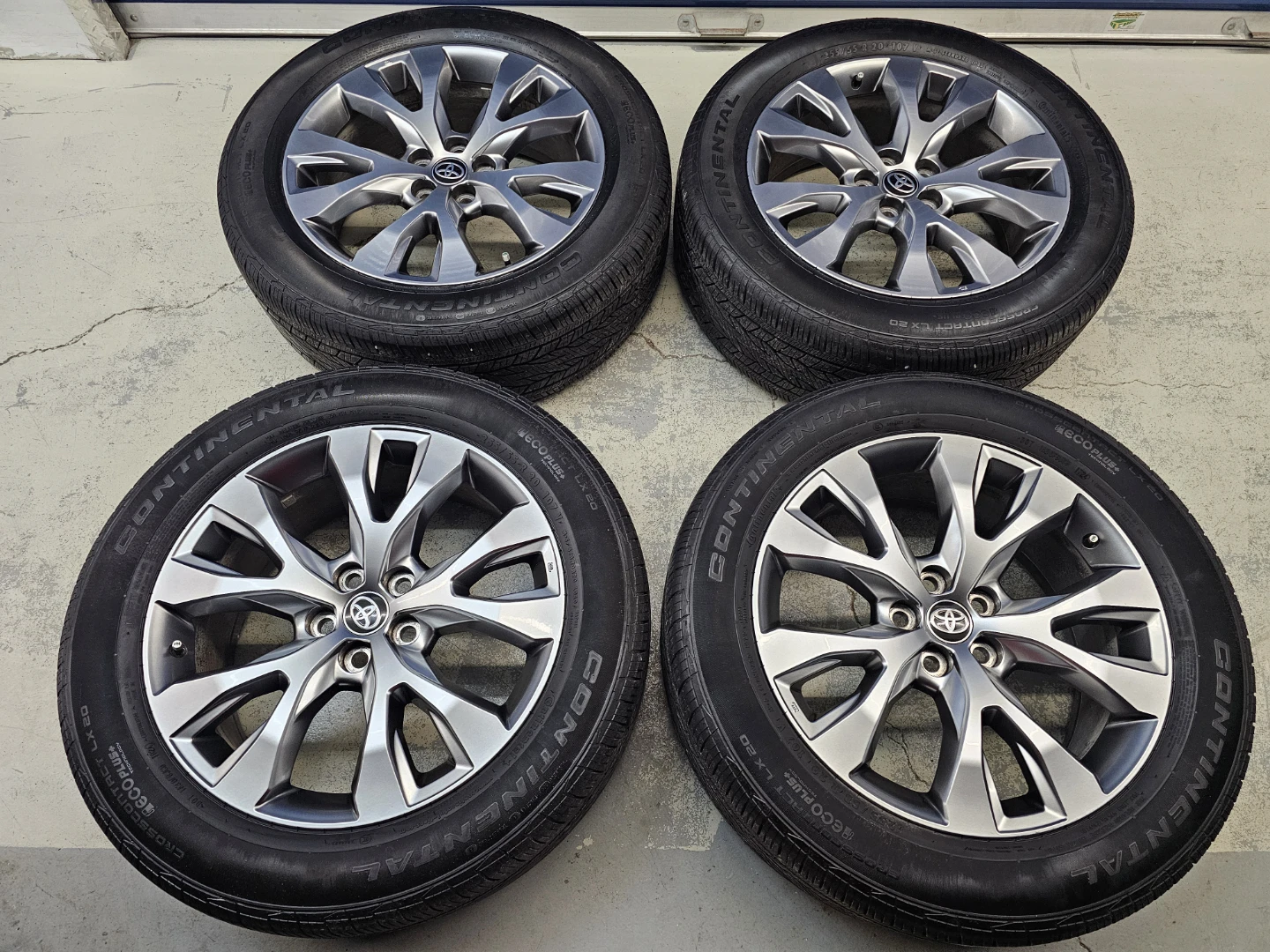 TOYOTA GRAND HIGHLANDER O.E.M RIMS AND ALL SEASON TIRES - photo 2