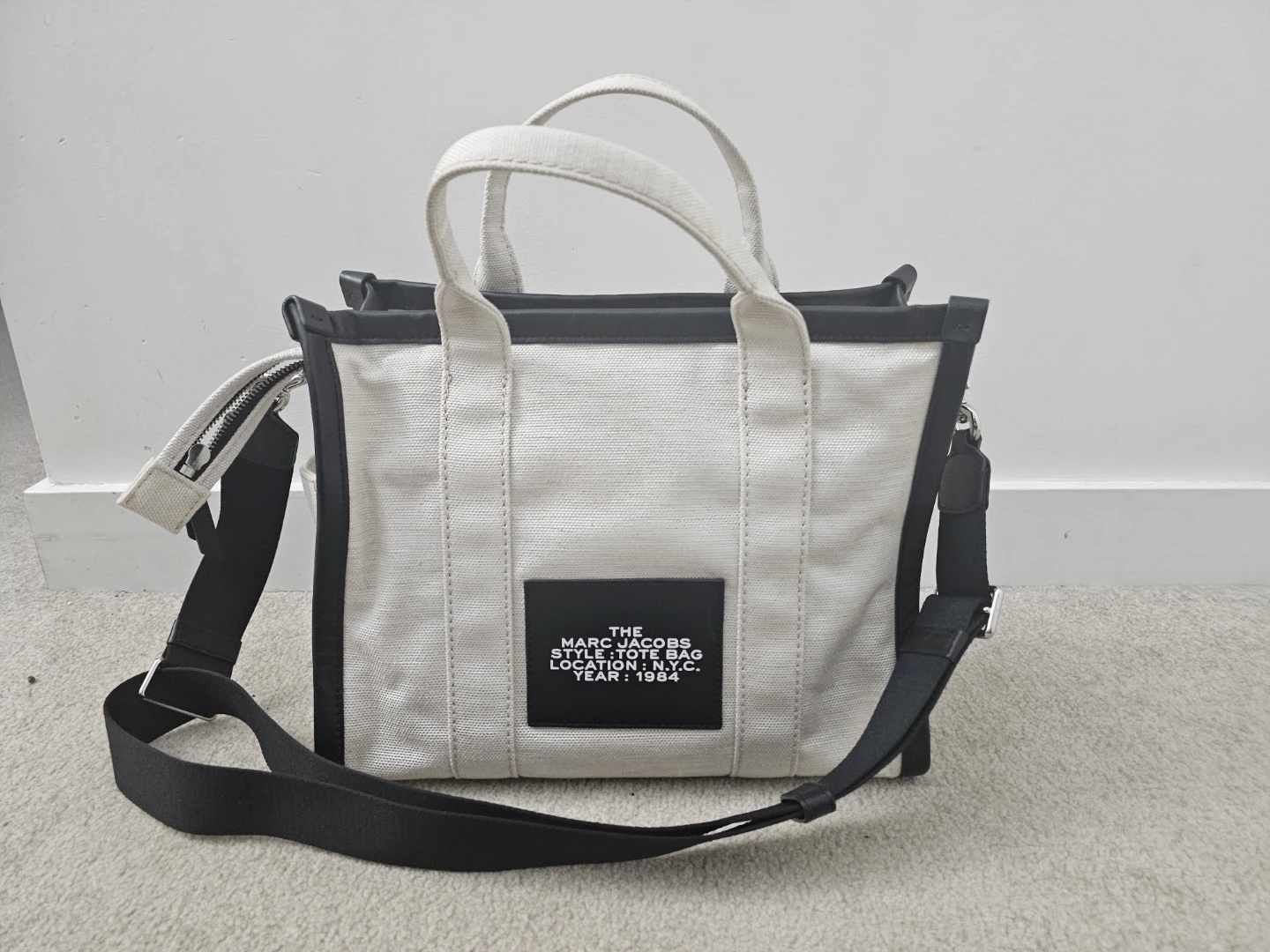 Authentic Marc Jacobs The Tote Bag PRICE FIRM - photo 3