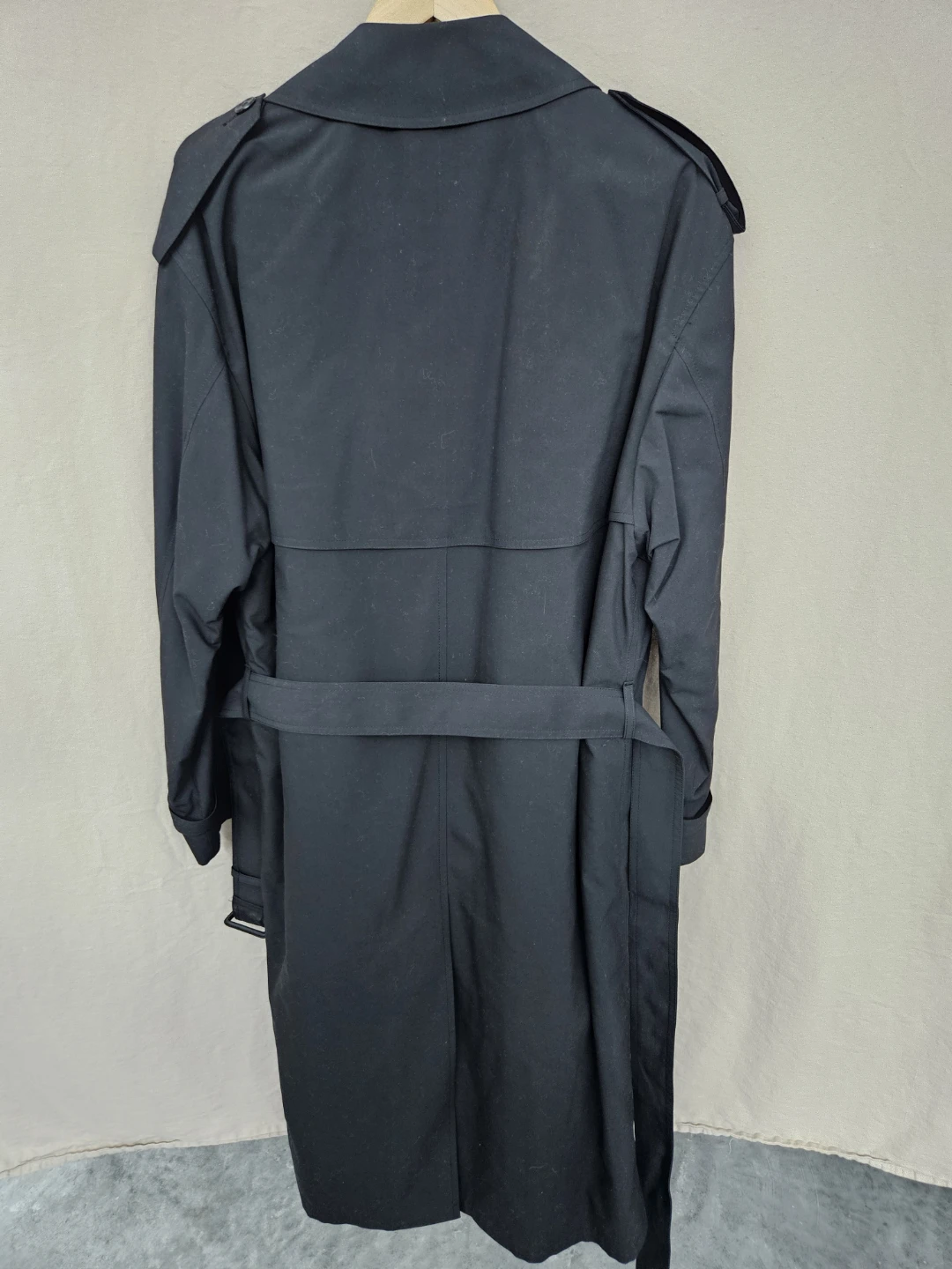 Like new London Fog Men's Black Trench Coat 40R - photo 5
