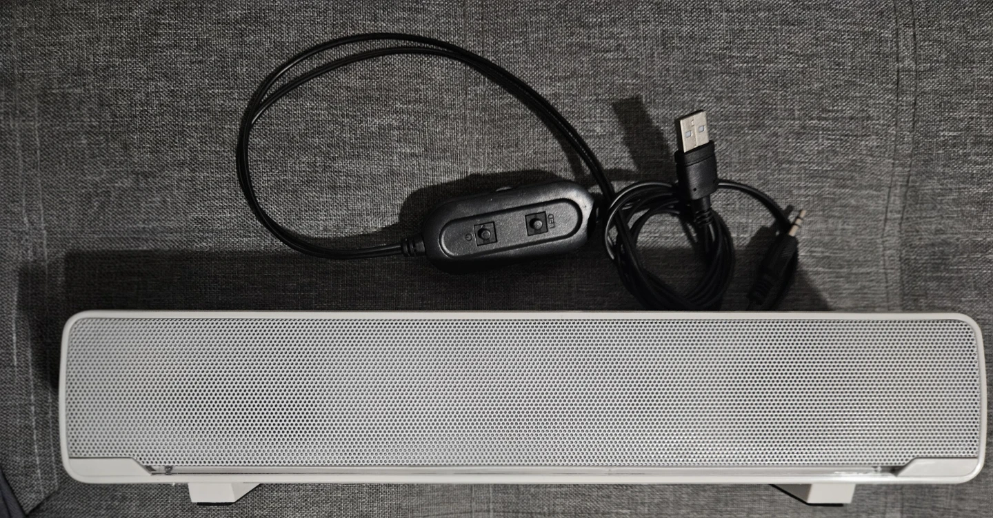 White Soundbar Speaker with USB and 3.5mm Jack