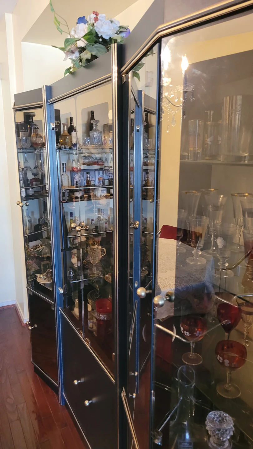 Glass Display Cabinet with Mirrored Back - photo 2