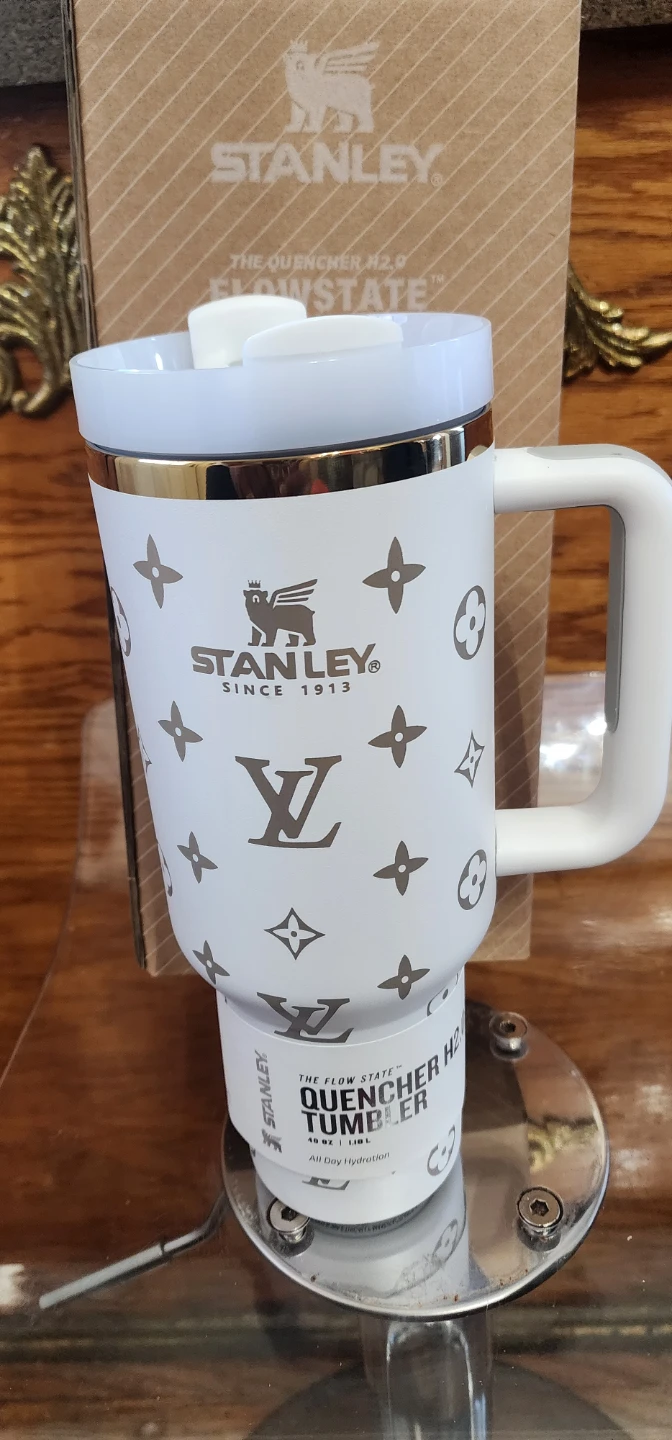Stanley The Quencher H2.0 Flowstate Tumbler 40 oz White LV Print