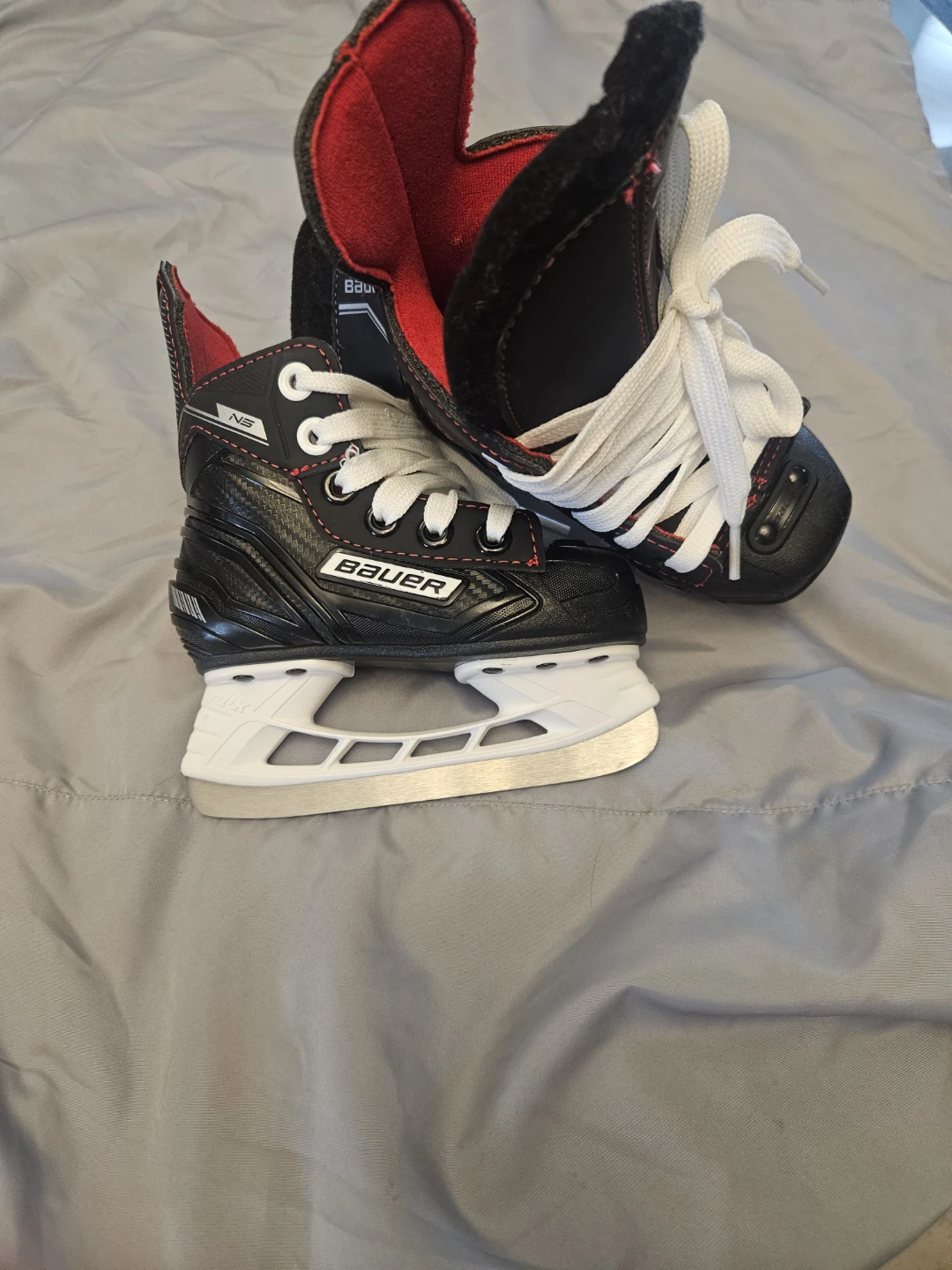 Bauer Youth Ice Hockey Skates Y6 - photo 3