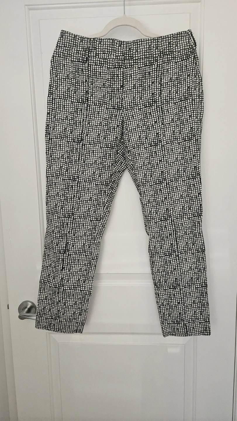 Le Château Black & White Patterned Pants, Size 8 medium - photo 5