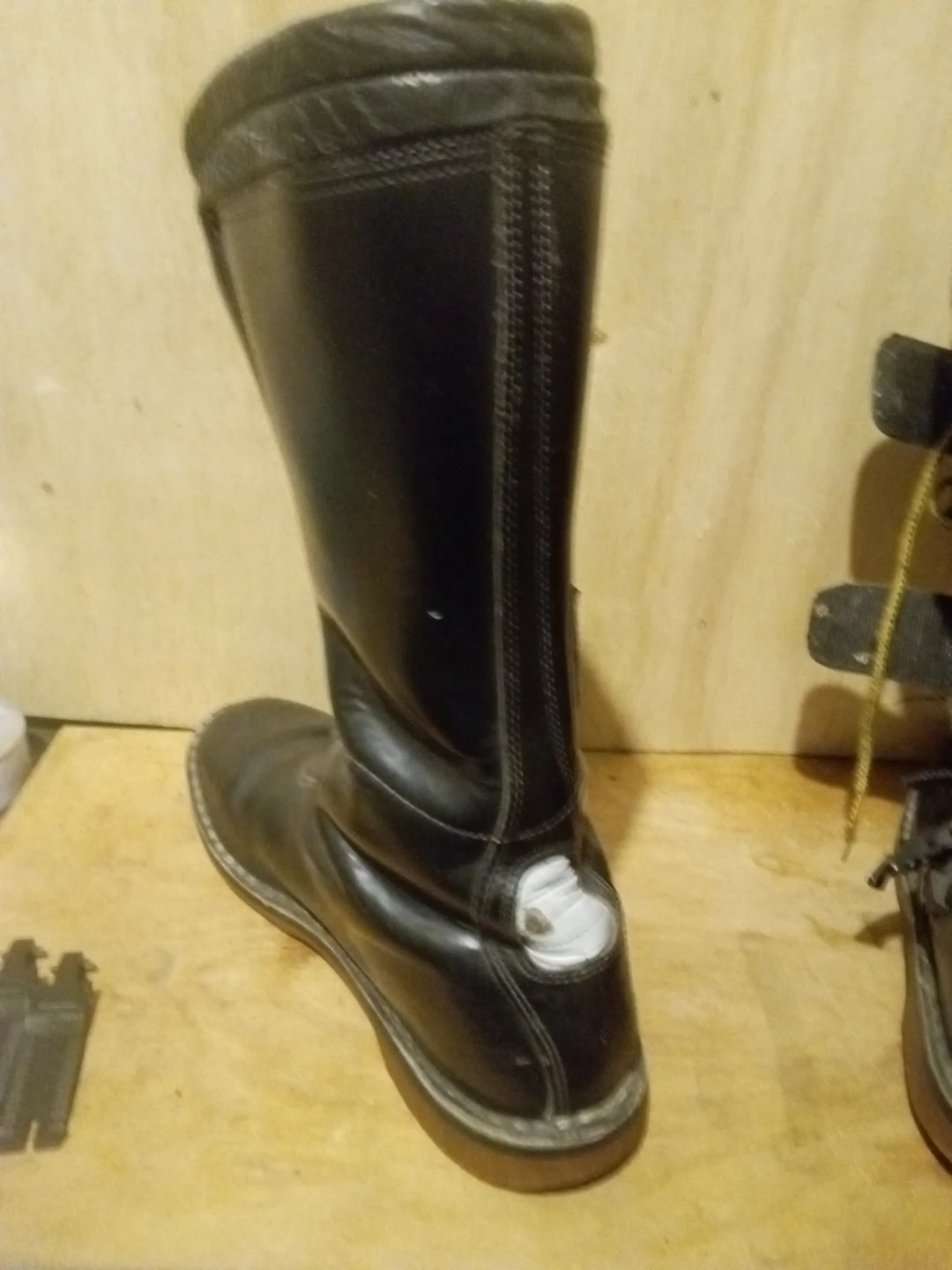 Black Leather Motorcycle Boots with Yellow Laces - photo 5