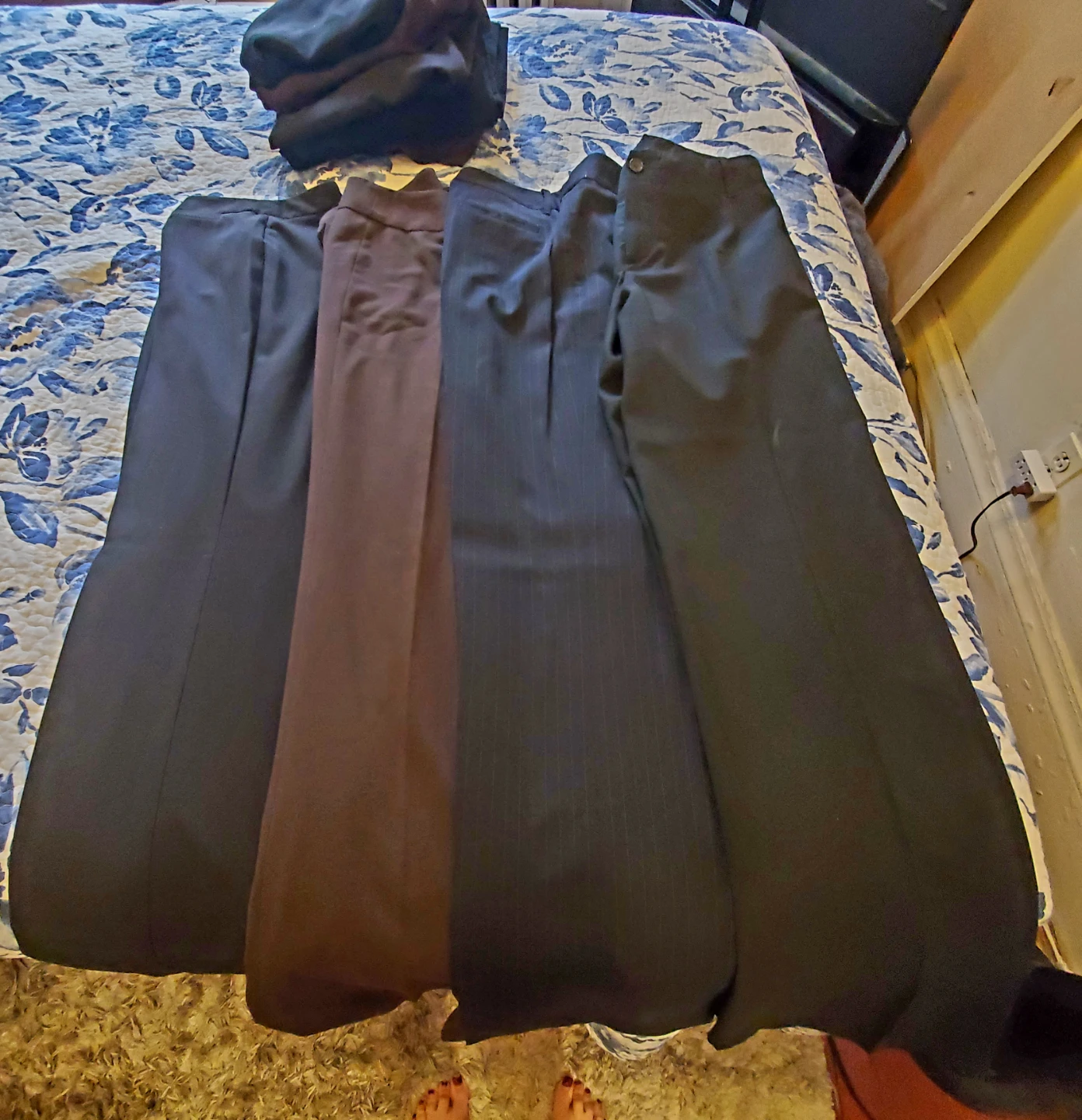 Women's Size 4 Slacks, Pants, Skirts 🥕