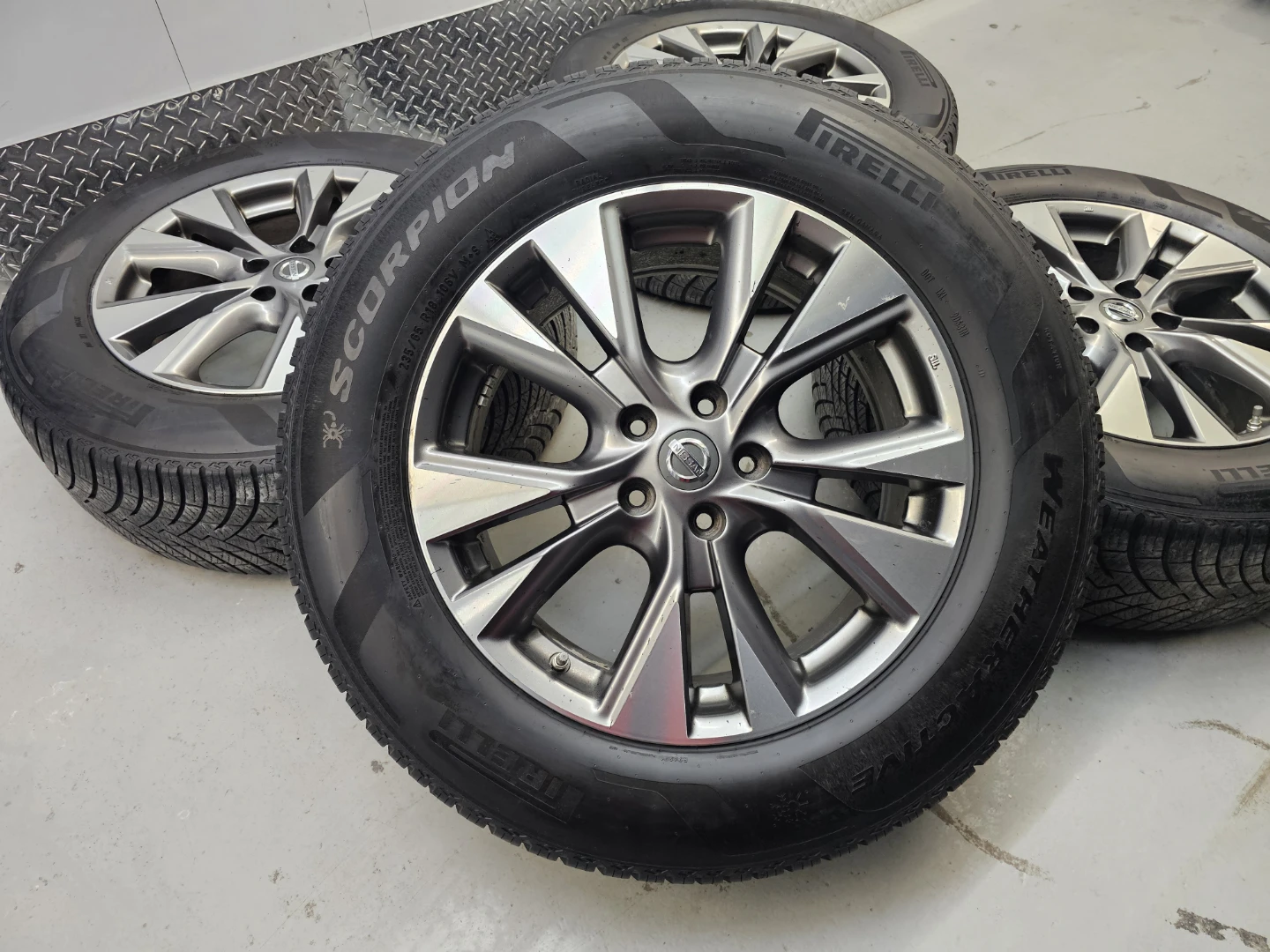 NISSAN MURANO O.E.M RIMS AND ALL WEATHER TIRES 235/65 R18 - photo 4