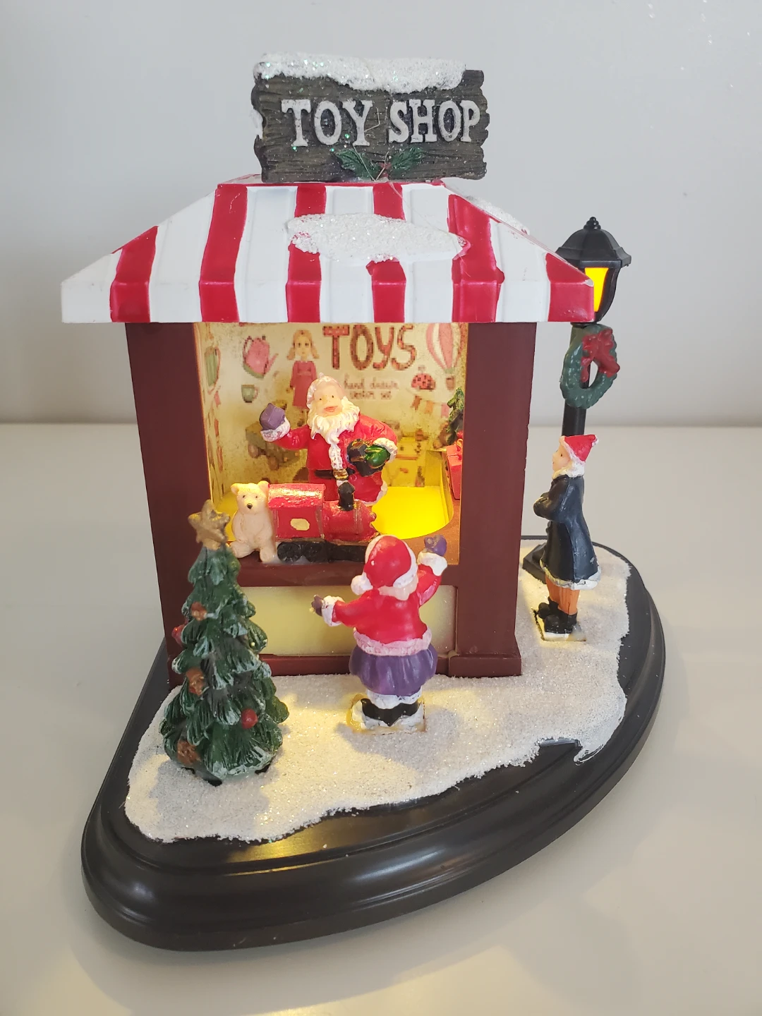 CHRISTMAS MAGIC-Light-up Santa's Workshop...Euc