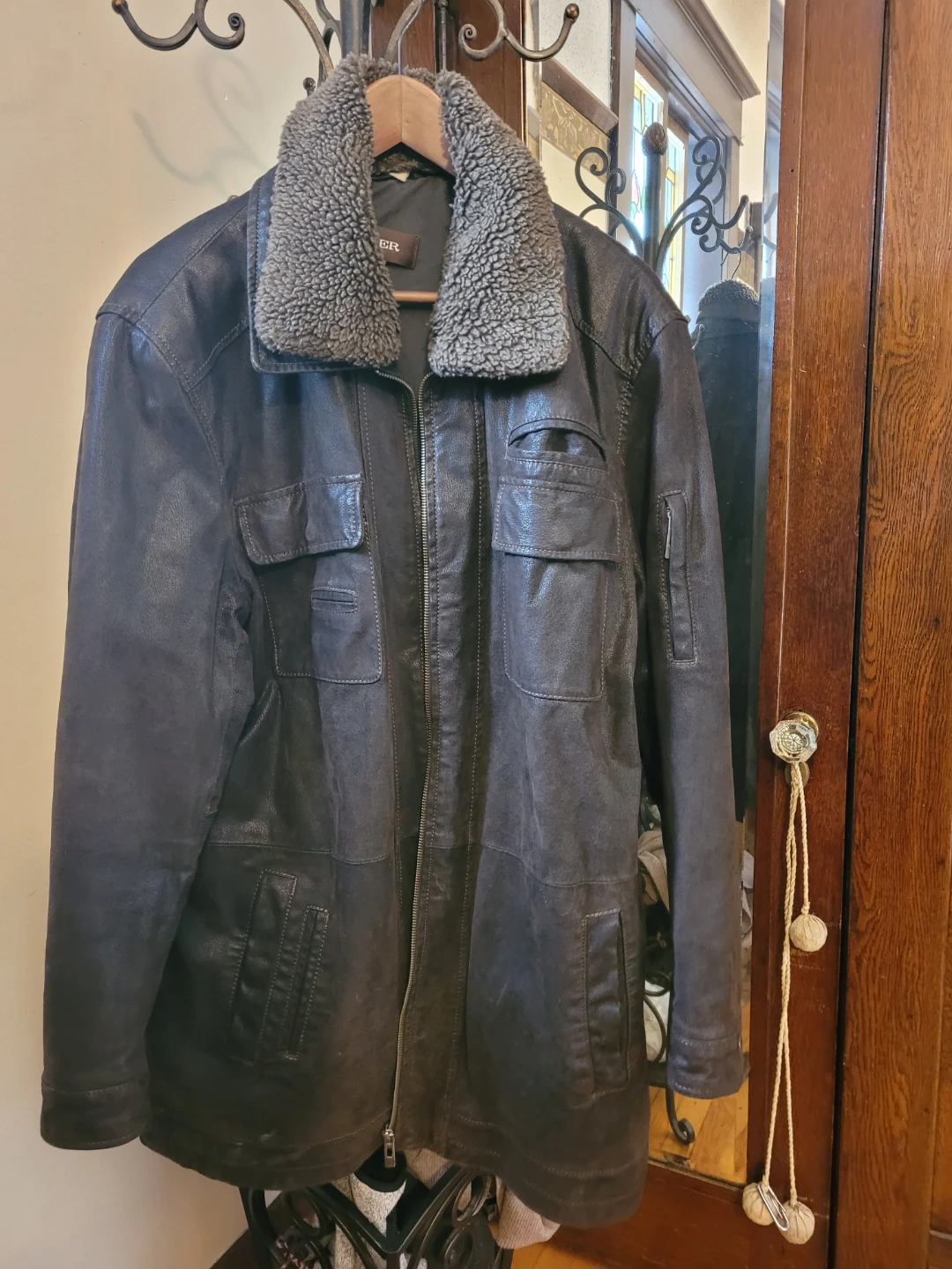 Danier Leather Jacket with Shearling Collar - Large - photo 2