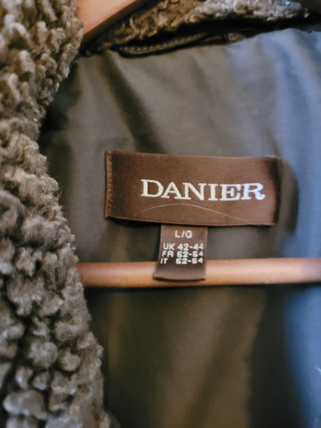 Danier Leather Jacket with Shearling Collar - Large - photo 3