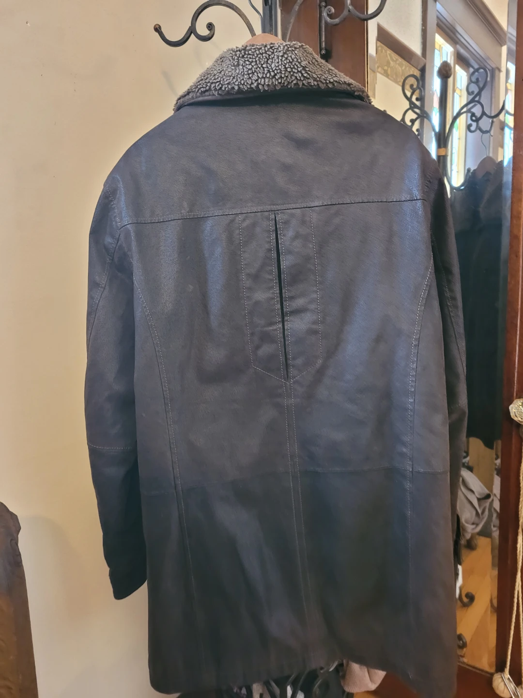 Danier Leather Jacket with Shearling Collar - Large - photo 4