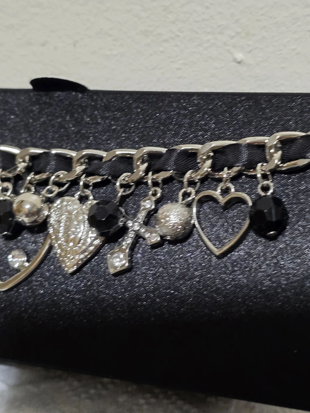 Guess Charm Bracelet Silver Tone Black Beads Hearts Cross - photo 3