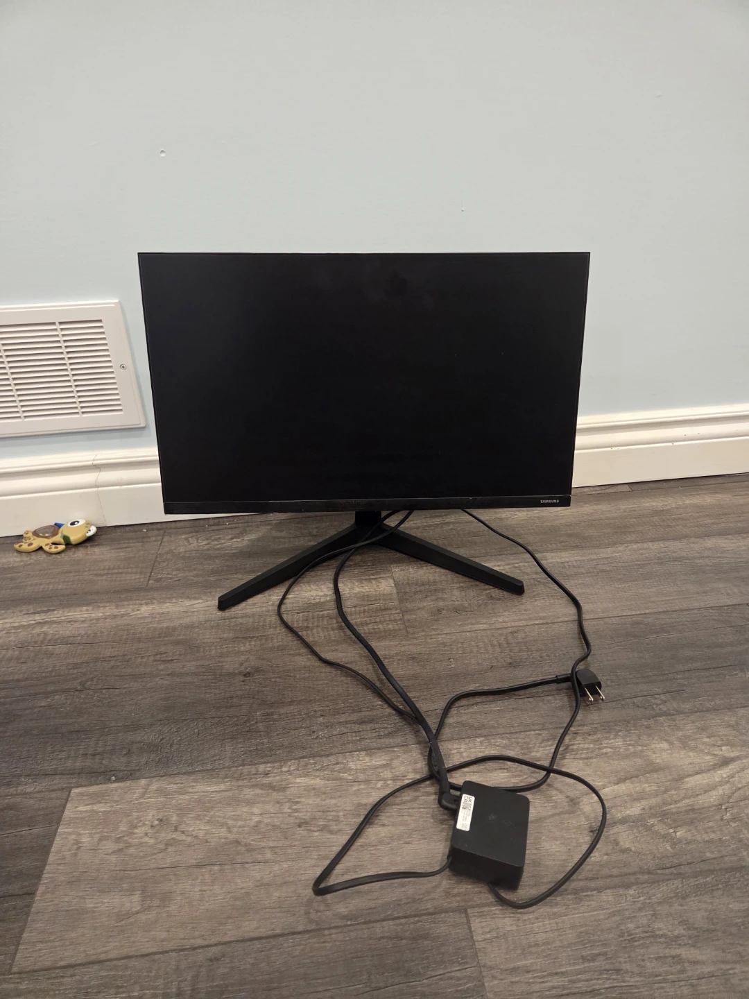 Samsung Monitor 24 X 19 inches
