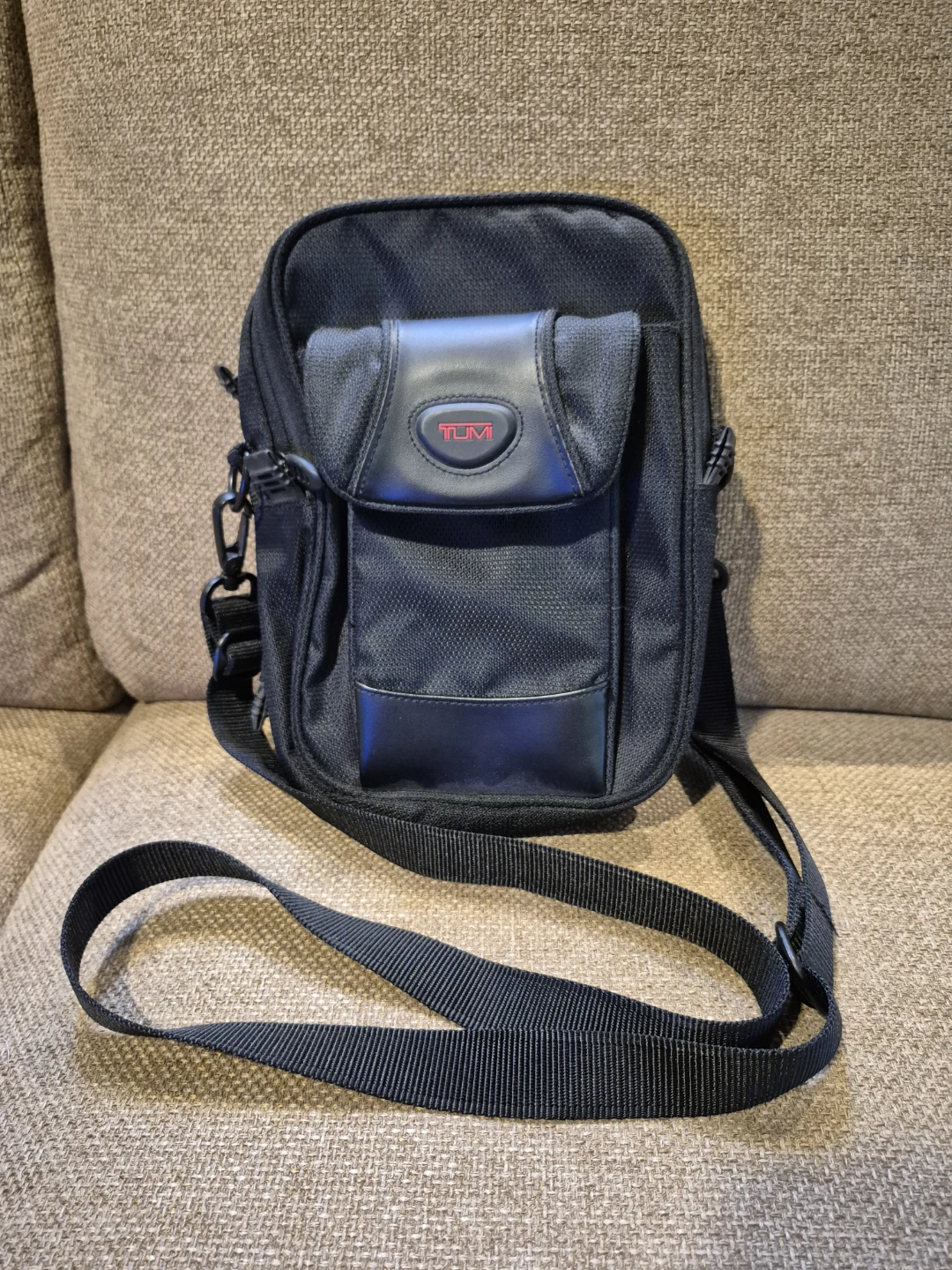 TUMI 580C Men's Black Nylon Messenger Crossbody Bag