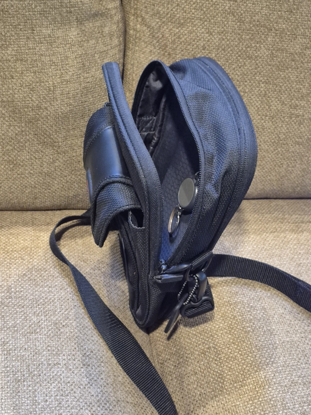 TUMI 580C Men's Black Nylon Messenger Crossbody Bag - photo 3