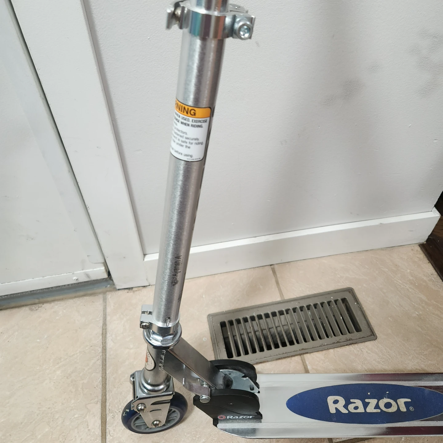Moving Sale (Razor Scooter) - photo 3