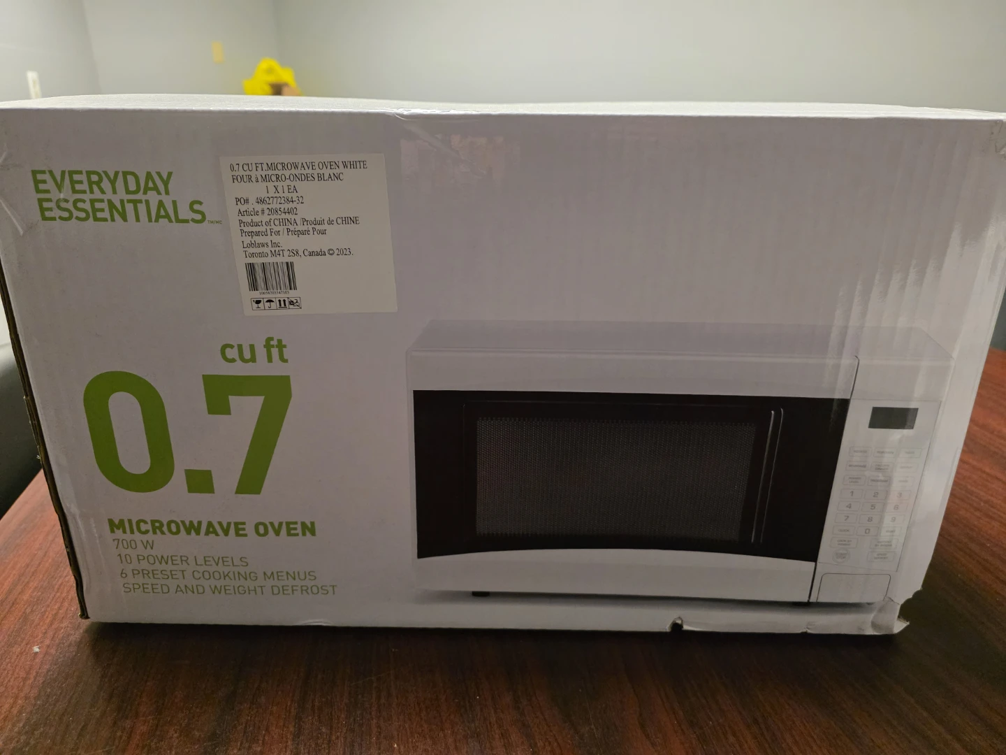 Everyday Essentials 0.7 cu ft Microwave Oven