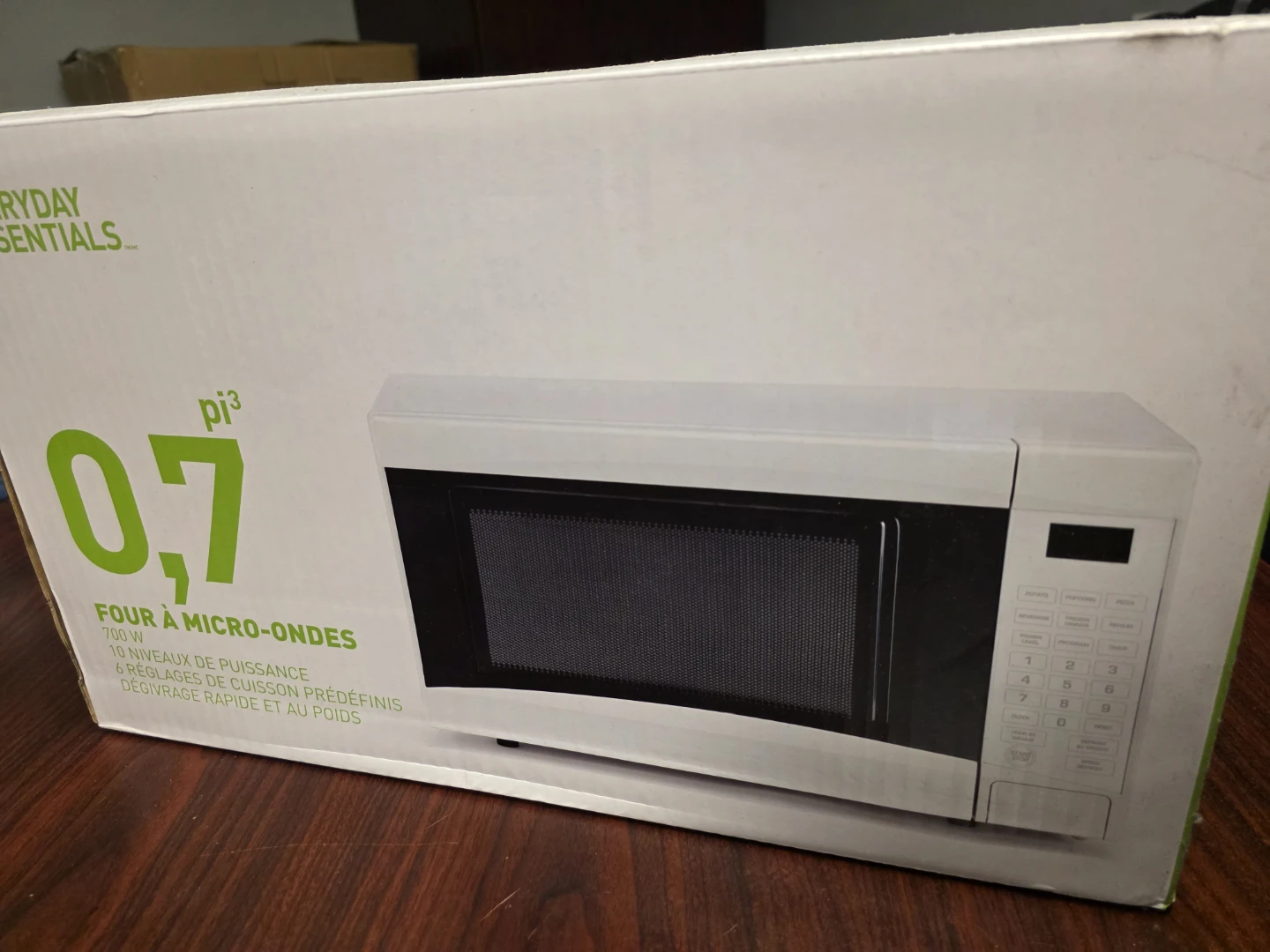 Everyday Essentials 0.7 cu ft Microwave Oven - photo 3