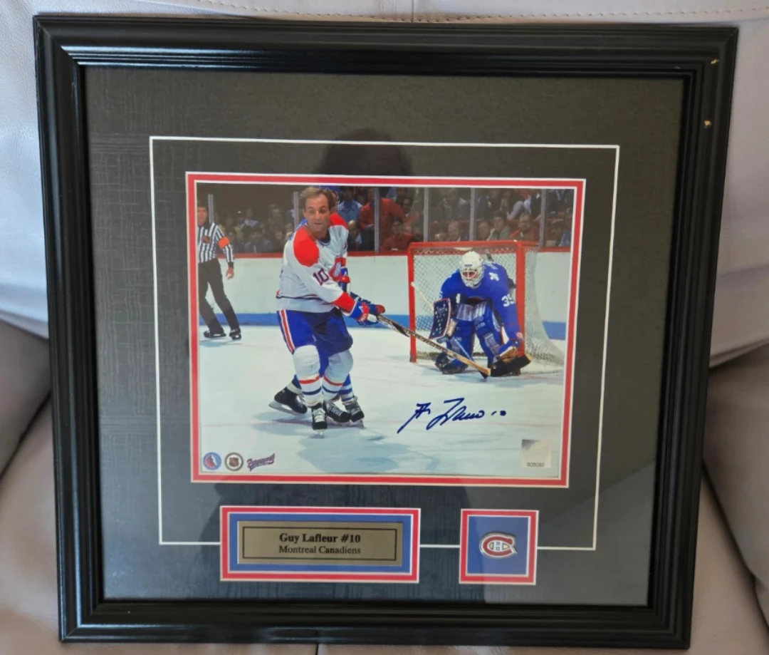 Guy  Lafleur Autographed photo including Canadiens pin 🏆 - photo 2
