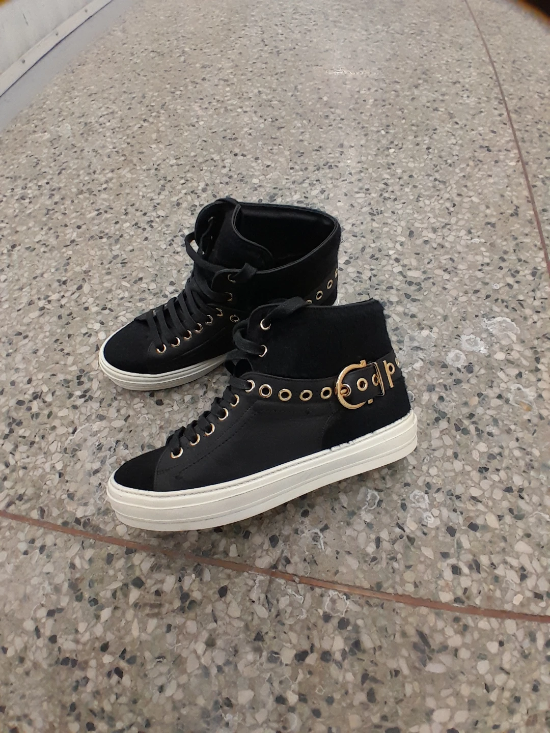 Gold Accents original Ferragamo Salvatore  size 7
