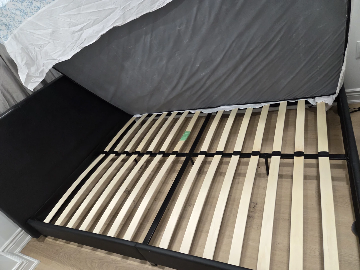 🛏️ Queen Size Bed with Cotton Mattress – Excellent Condition - photo 2