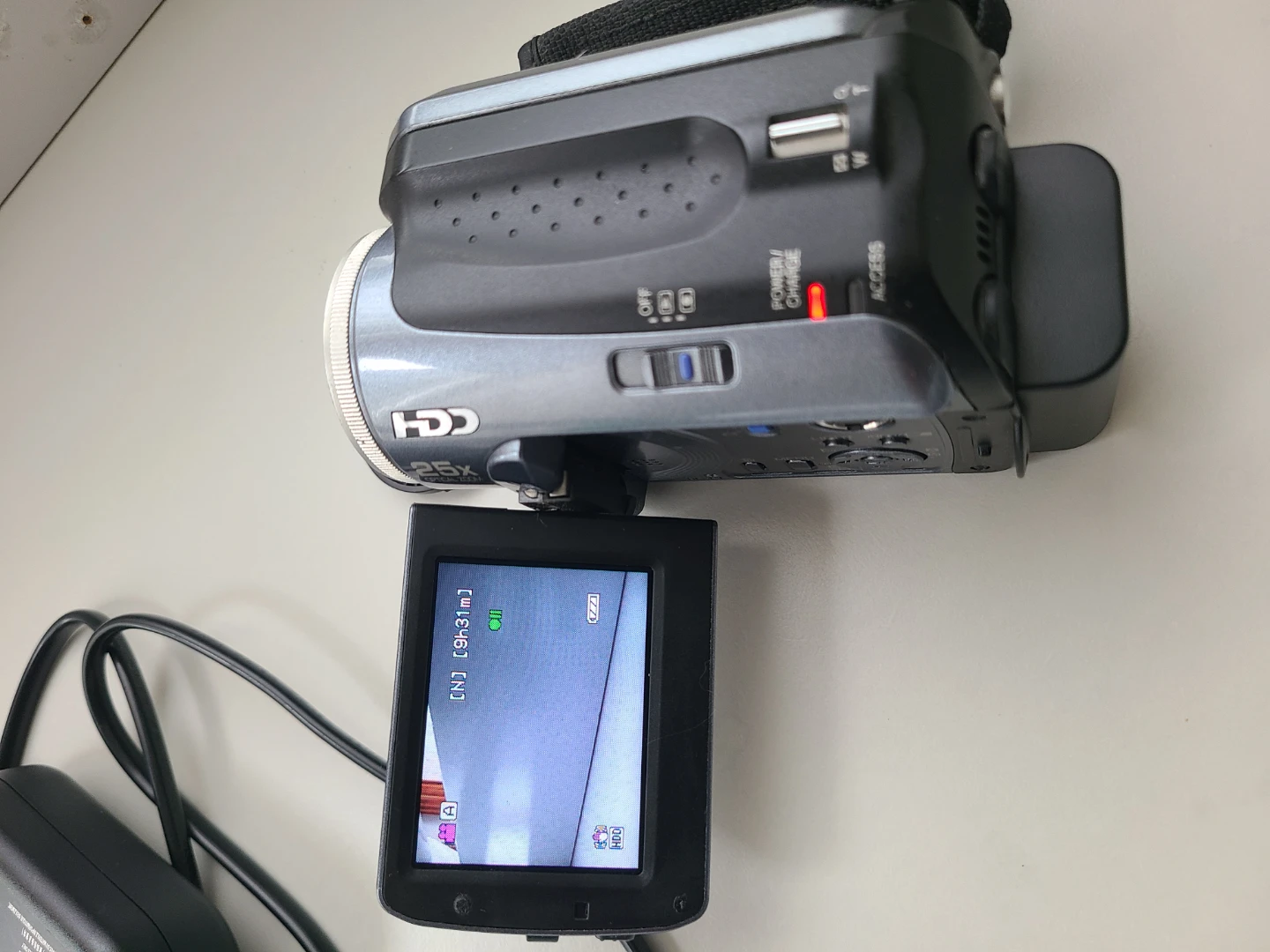 JVC Camcorder 20GB 25x Zoom – NEW Battery – Works Great - photo 4