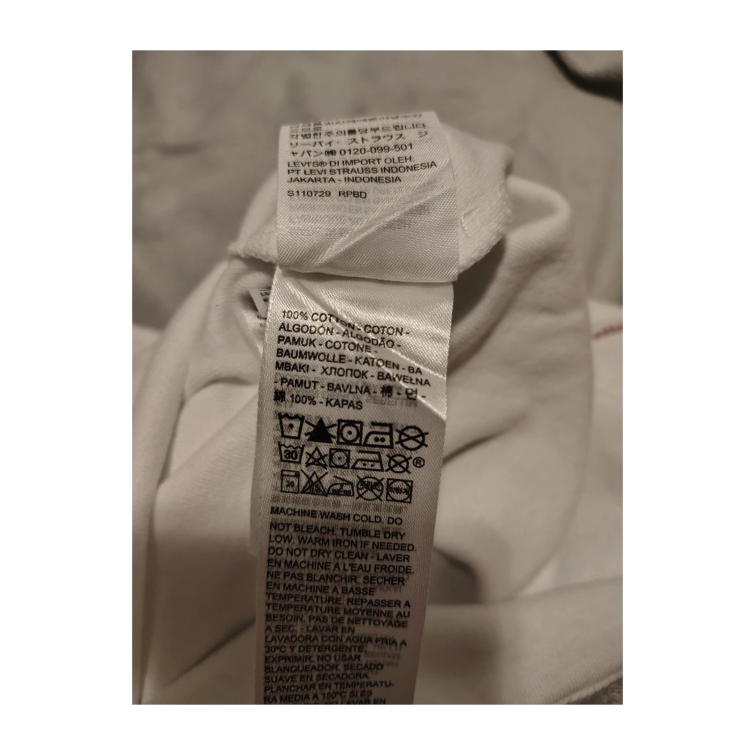 Levi's Graphic T-Shirt Size M women's cotton - photo 4