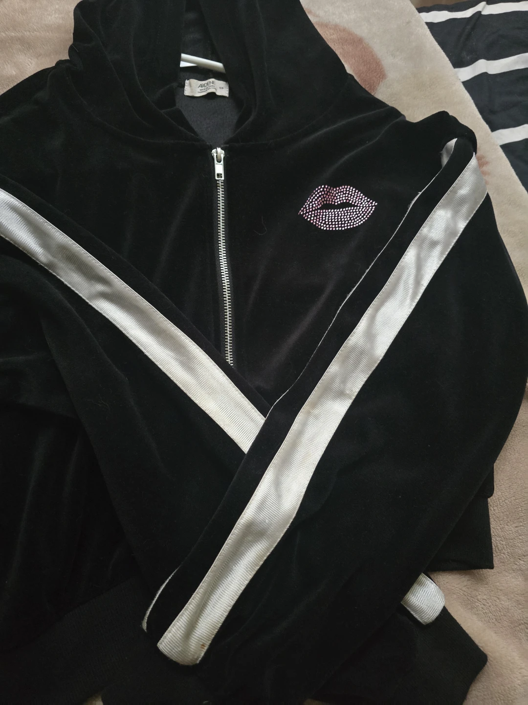 Ardene Black Velour Track Jacket with Pink Rhinestone Lips S/P