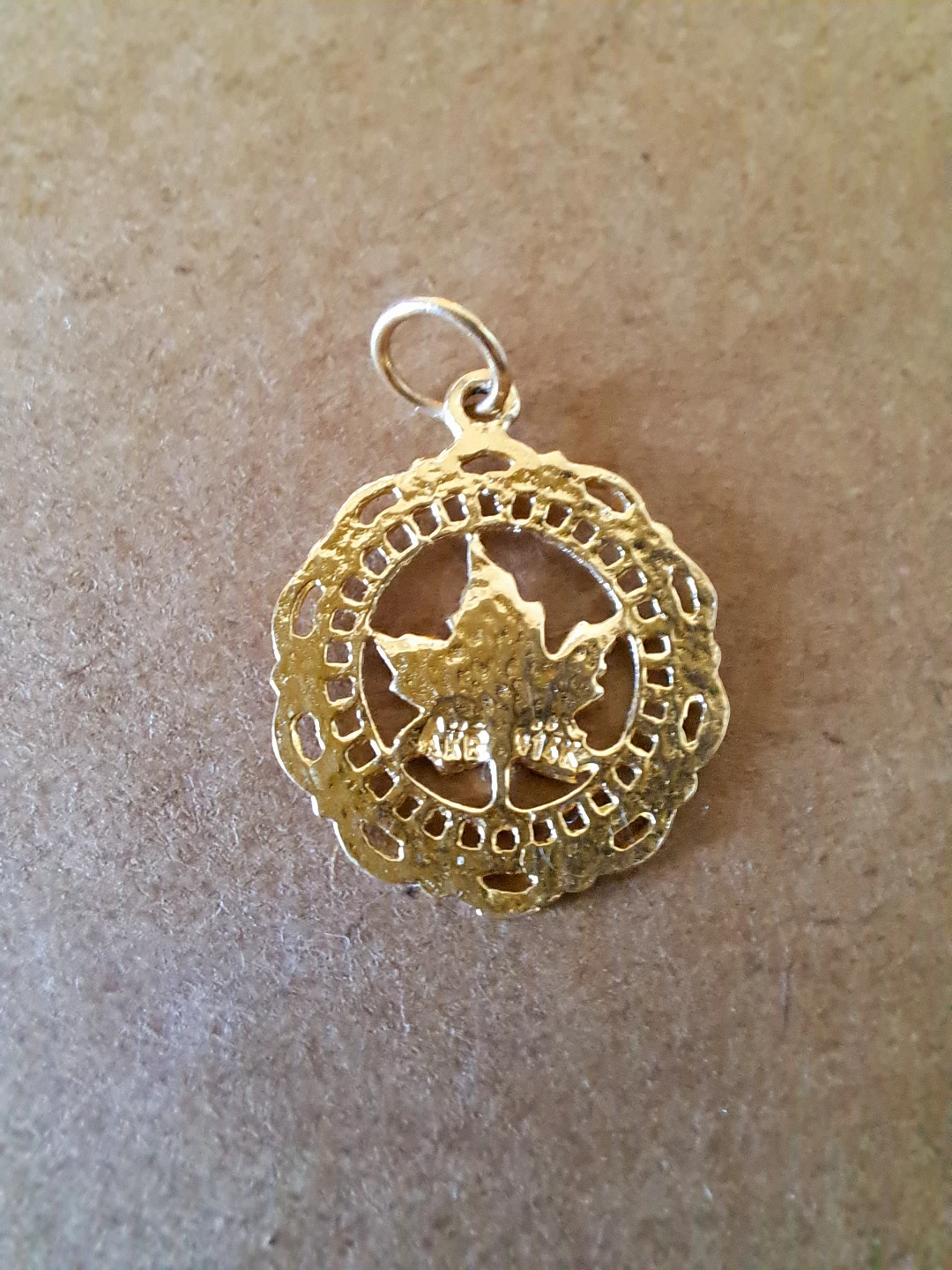 14k Gold Maple Leaf Pendant Charm - photo 3
