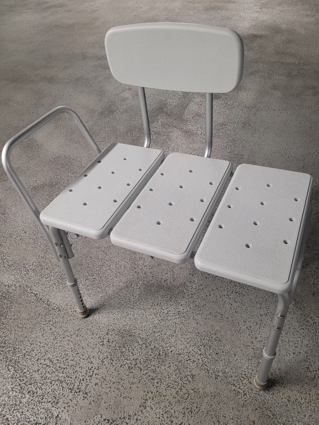 BATH TRANSFER CHAIR