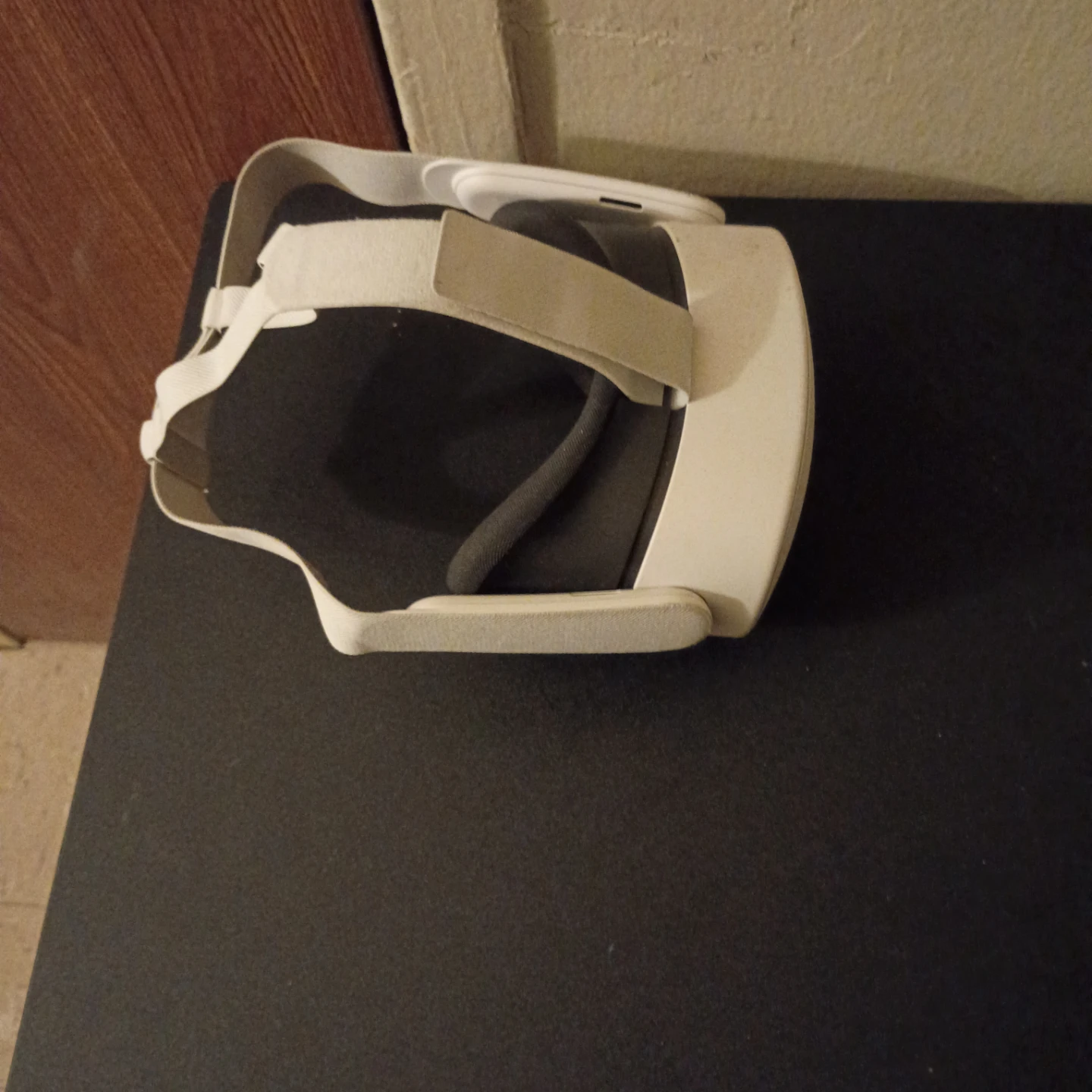 Meta Quest 2 VR Headset and Controllers - photo 4