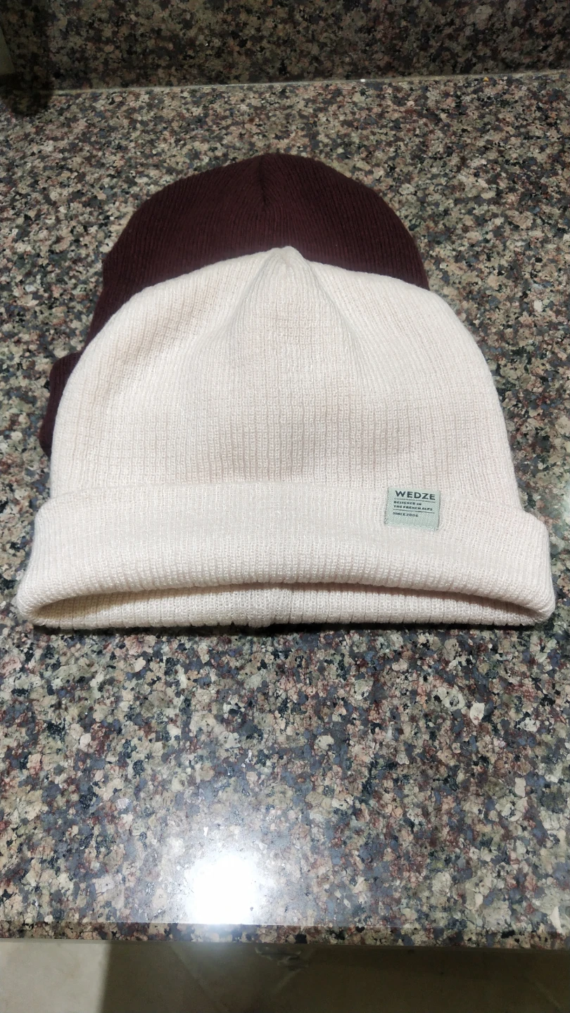 2 Wedze Toques - Burgundy & Cream 🥕
