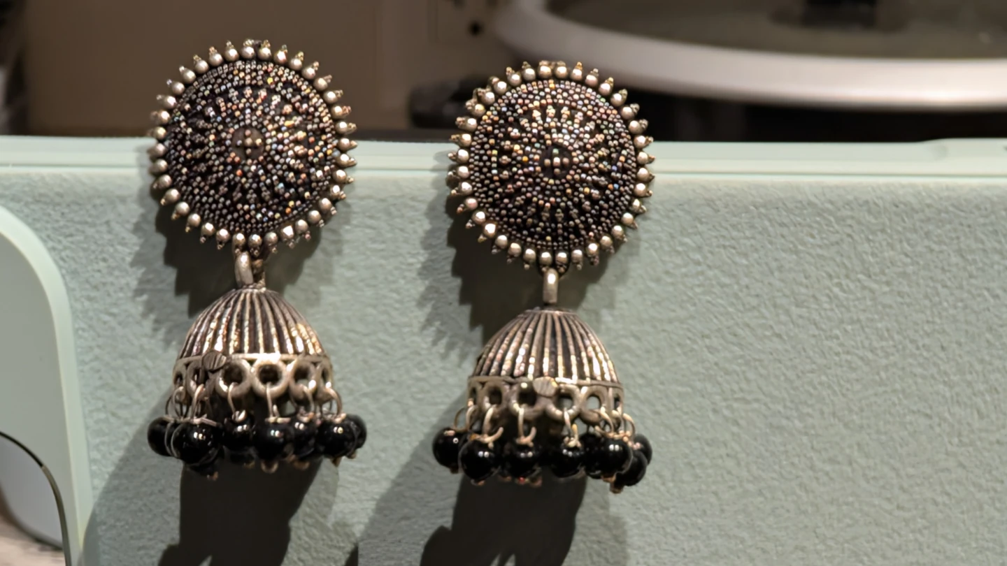 Black Jhumka Earrings - photo 3
