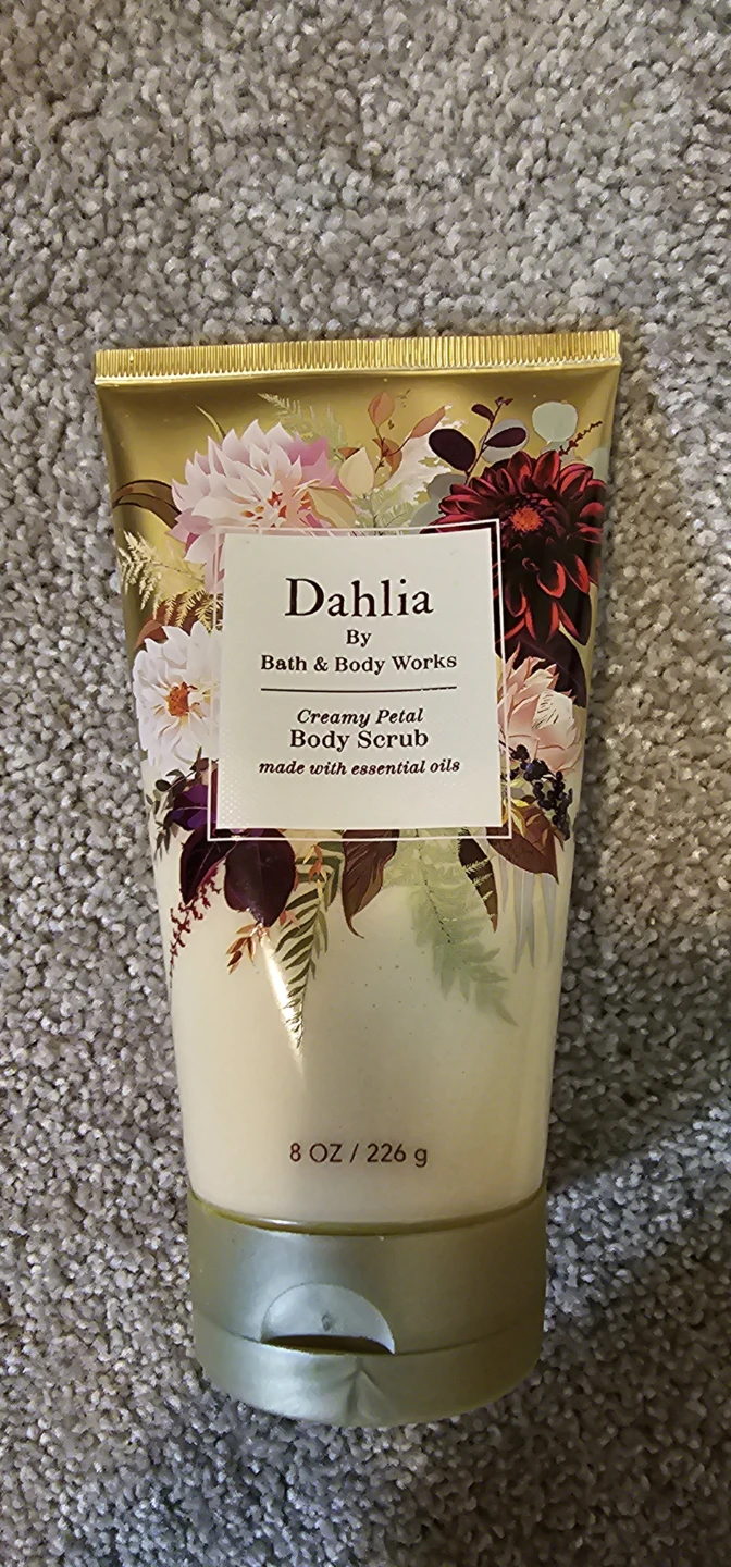 Bath & Body Works Dahlia Creamy Petal Body Scrub 8 oz 🏆