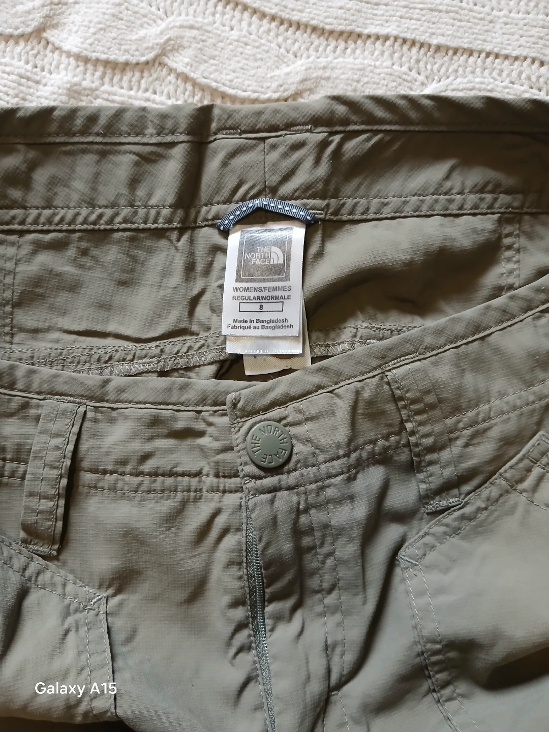 The North Face Women's Khaki Shorts size 8 - photo 3