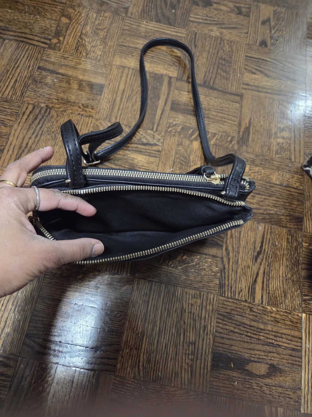 Black crossbody purse - photo 2