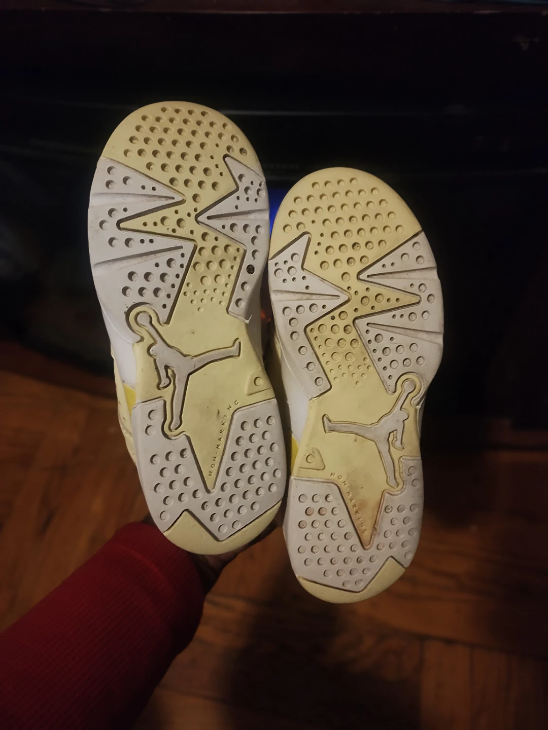Boy or girl yellow Nike Air Jordan sneakers size 12C used - photo 5