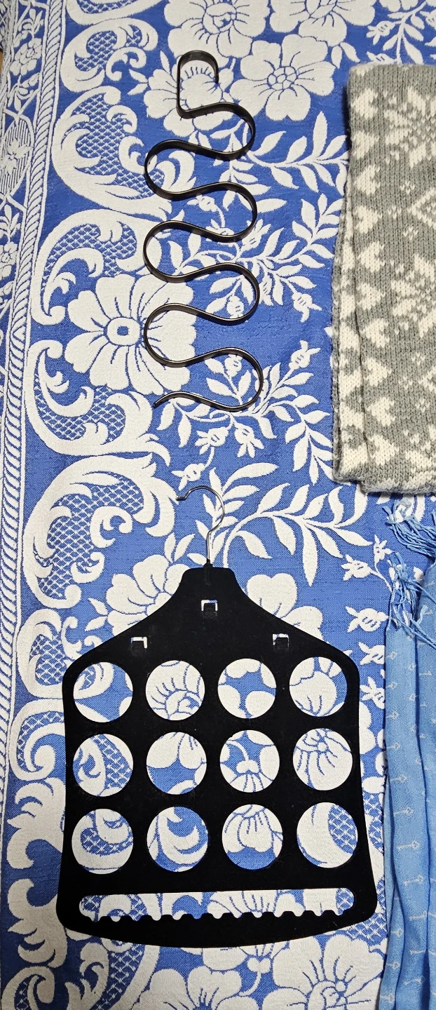 Scarves and hanger - photo 4