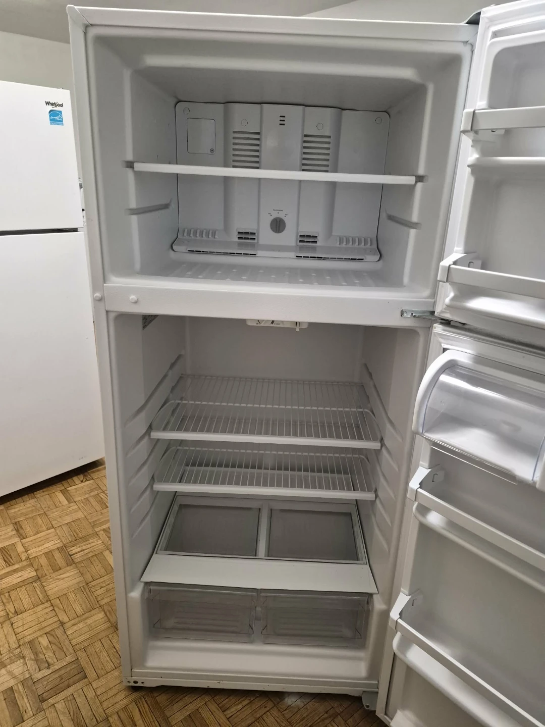 Whirlpool White Top Freezer Refrigerator - photo 4