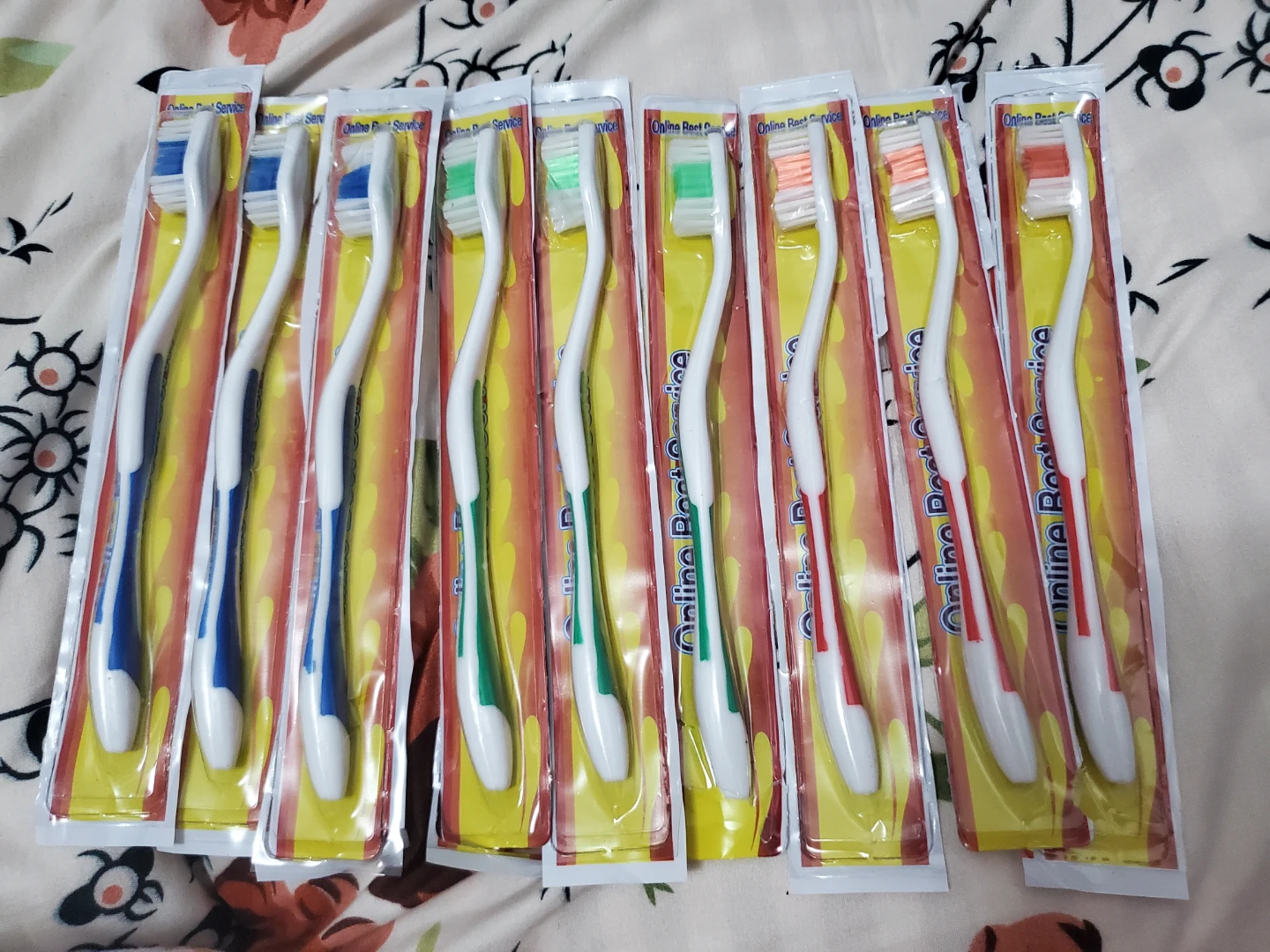 8 Toothbrushes with 2 free Toothpaste