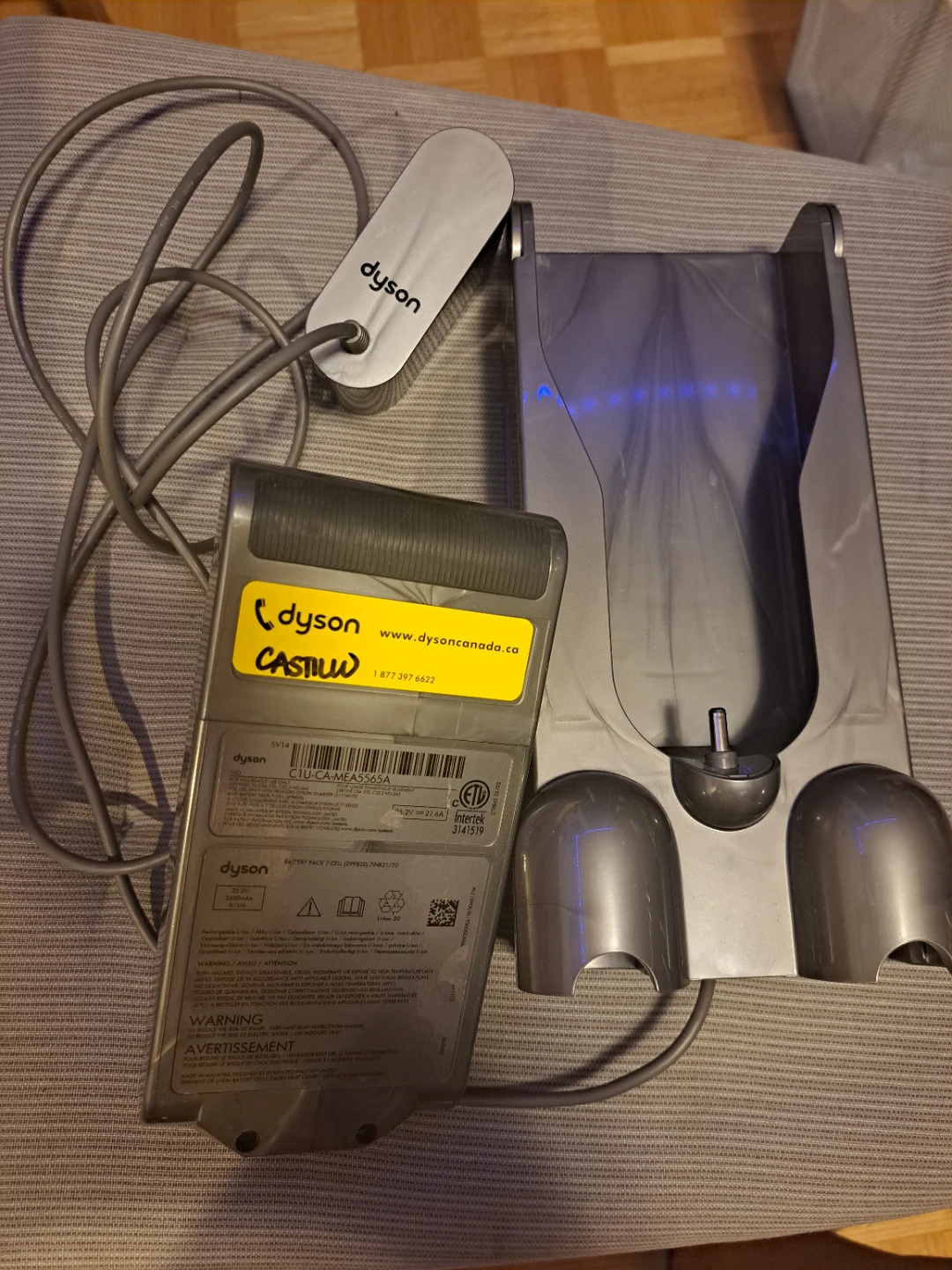 Dyson Vacuum Cleaner Charging Dock and Battery Pack - photo 2