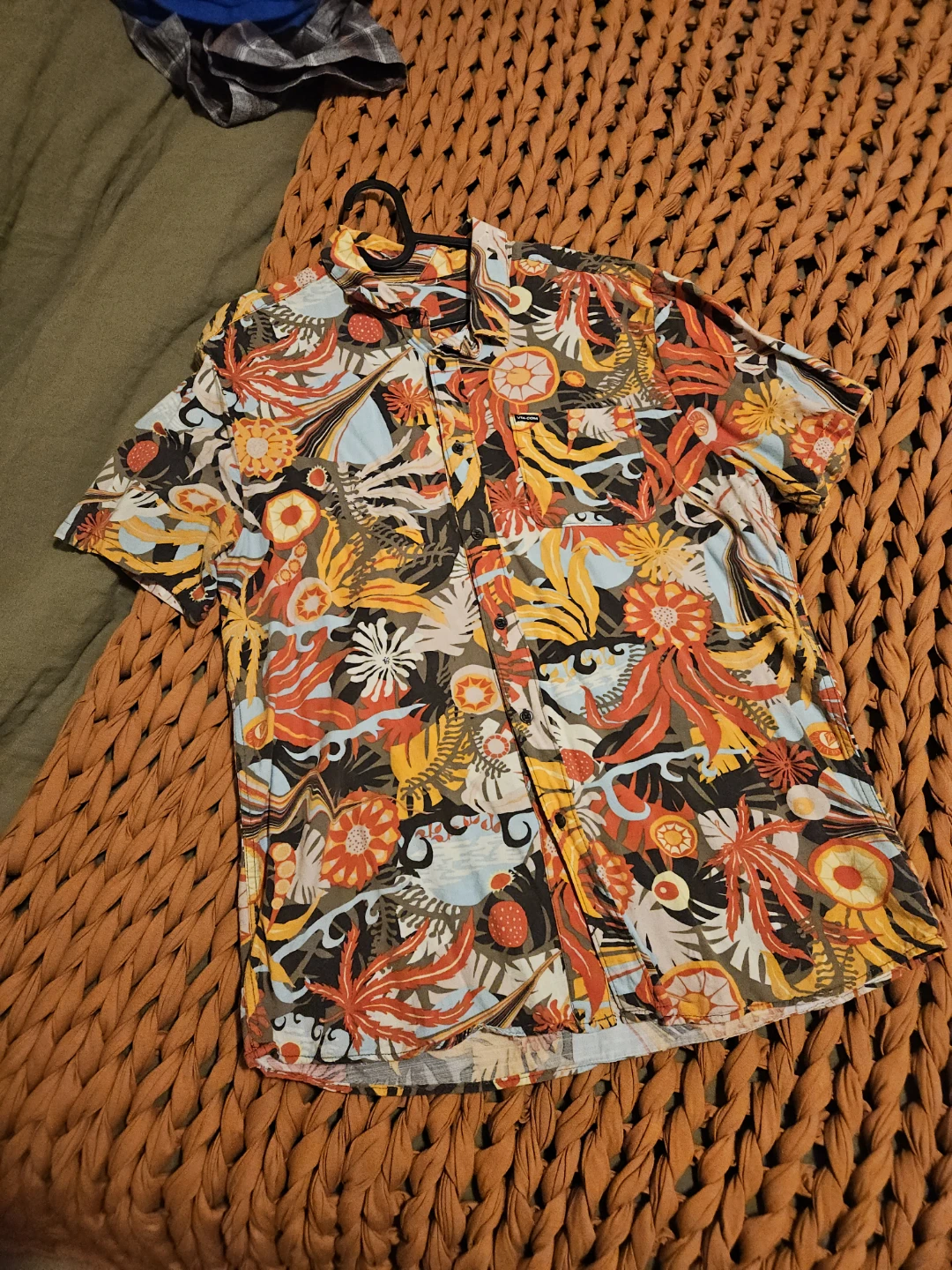Volcom vintage button up🏆