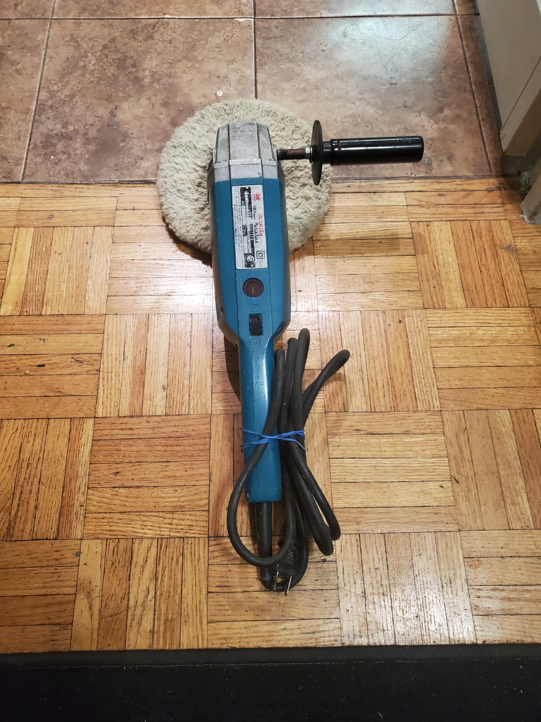 Makita 180mm Polisher 9207SPB/ 115V,5A - photo 2