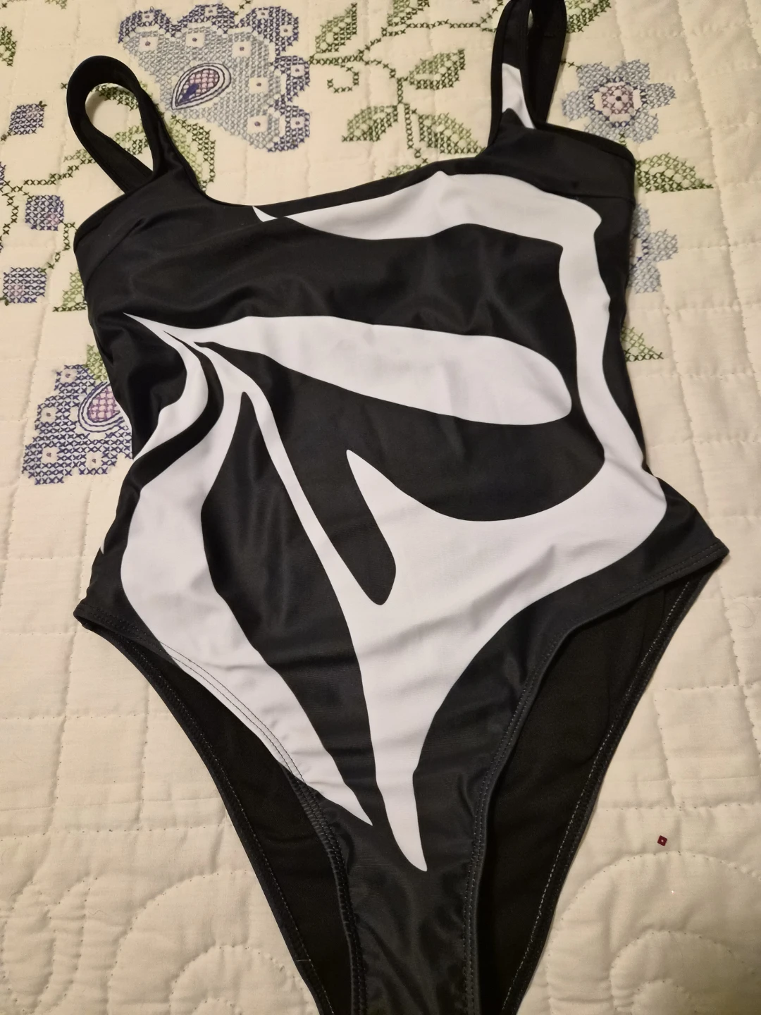 Black and White Abstract Print One-Piece Swimsuit - photo 3